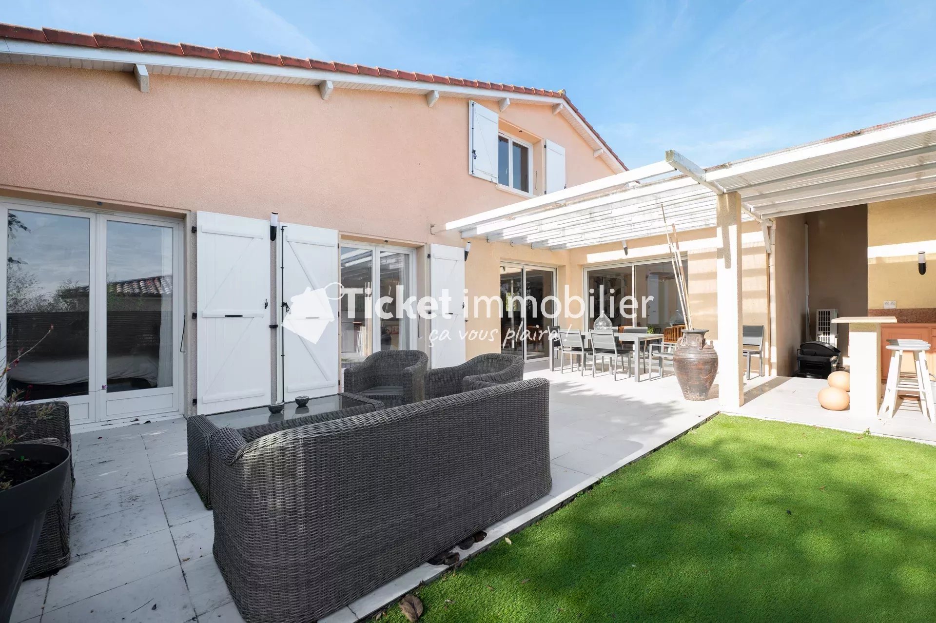 MAISON T9 203m2 RÉNOVÉE ET D'EXCEPTION AVEC TRIPLE GARAGE, POMPE A CHALEUR, TERRAIN DE 1636m2 ...