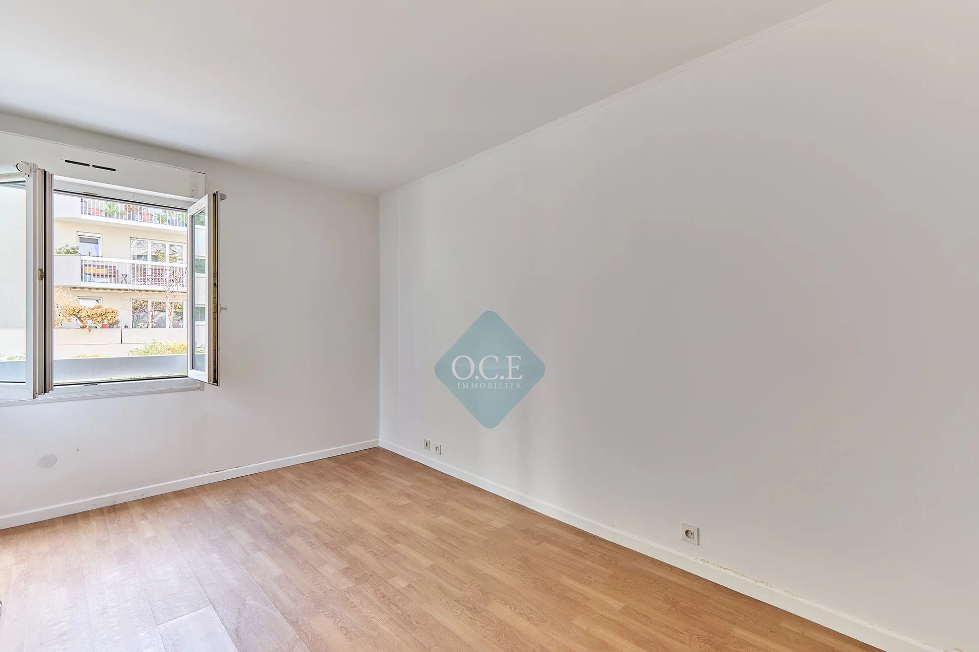 2-room apartment very bright, with parking
