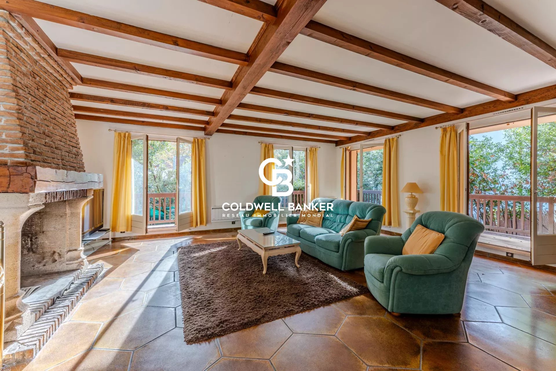 Guesthouse Opportunity – Triplex with 6 Suites – Near Pereire