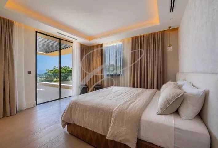 NICE - LUXUEUSE VILLA