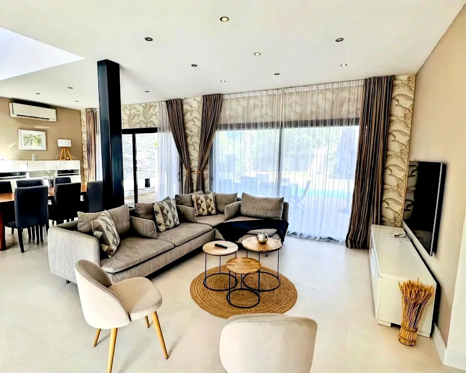 Villa contemporaine avec piscine