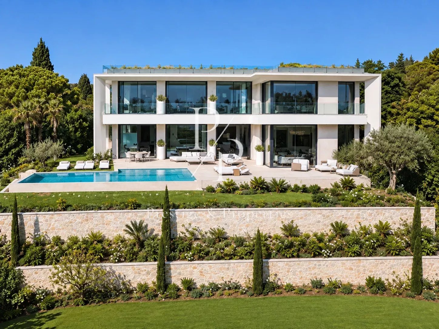A vendre - Villa Neuve - 525m2 - Garage 10 voitures - Annexe - Vue mer panoramique - Super Cannes
