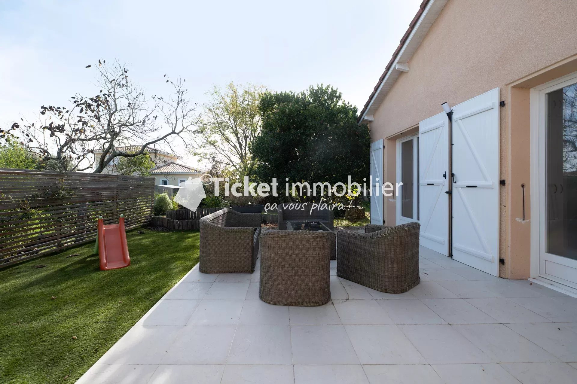 MAISON T9 203m2 RÉNOVÉE ET D'EXCEPTION AVEC TRIPLE GARAGE, POMPE A CHALEUR, TERRAIN DE 1636m2 ...