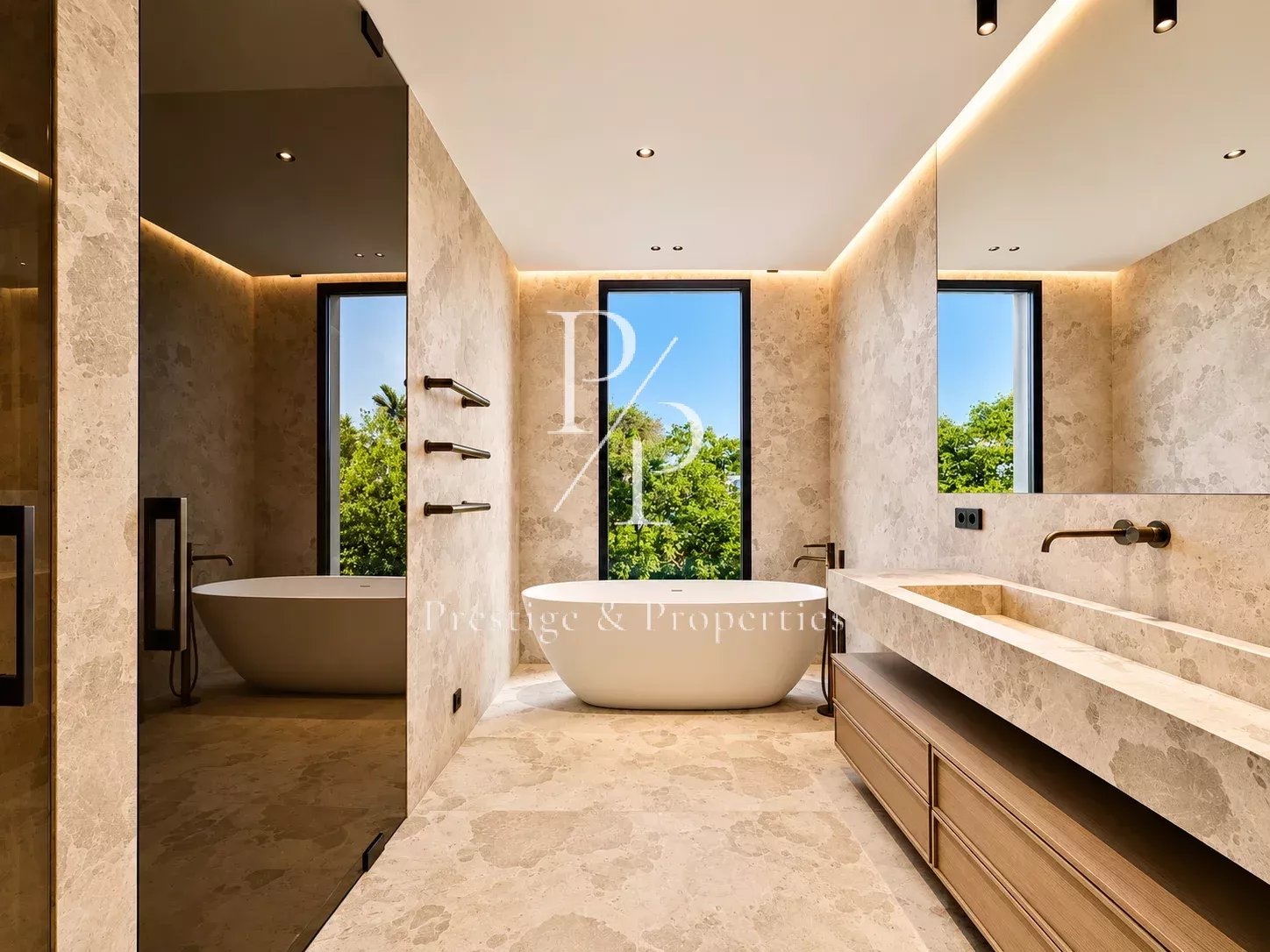 A vendre - Villa Neuve - 525m2 - Garage 10 voitures - Annexe - Vue mer panoramique - Super Cannes