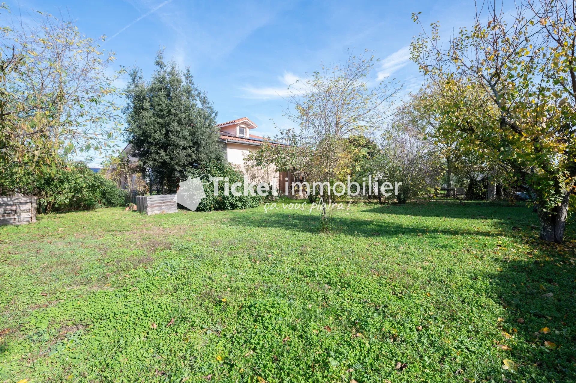 MAISON T9 203m2 RÉNOVÉE ET D'EXCEPTION AVEC TRIPLE GARAGE, POMPE A CHALEUR, TERRAIN DE 1636m2 ...
