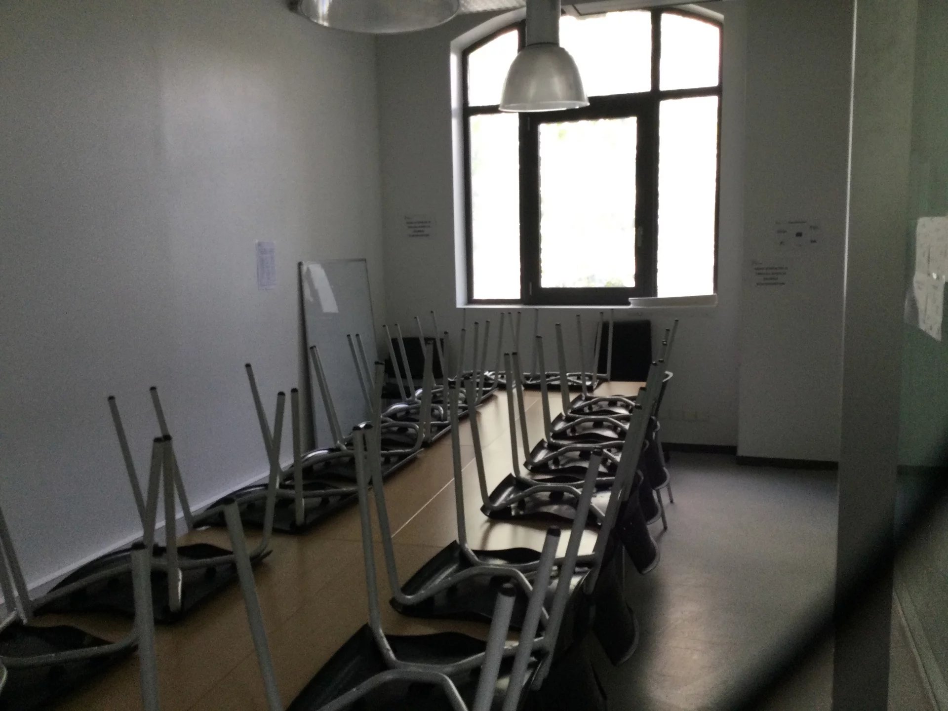 EXCLUSIVITÉ - IMMEUBLE 1 500 M² AVEC 6 PARKINGS