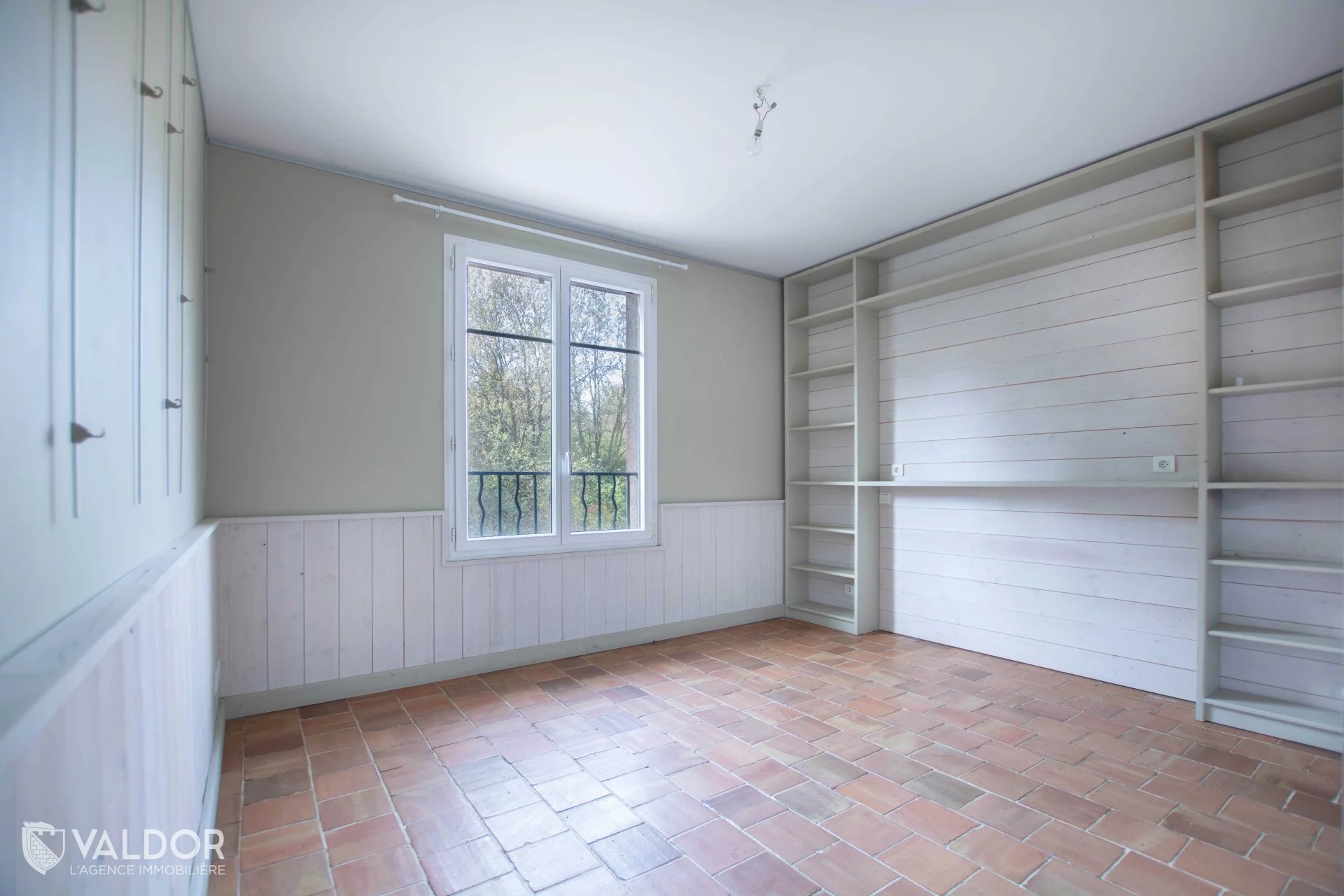Grande maison - 6 ch. - 238m2 - grand terrain - calme et nature