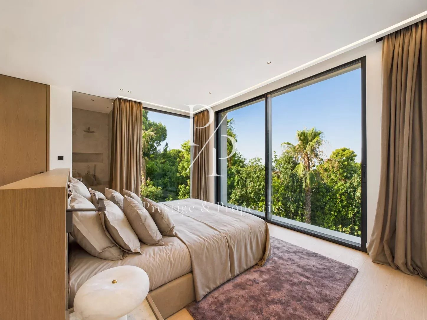 A vendre - Villa Neuve - 525m2 - Garage 10 voitures - Annexe - Vue mer panoramique - Super Cannes