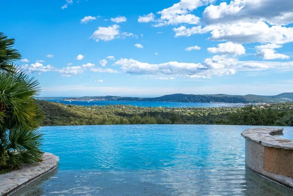 SUPERBE MAISON HAUT GRIMAUD