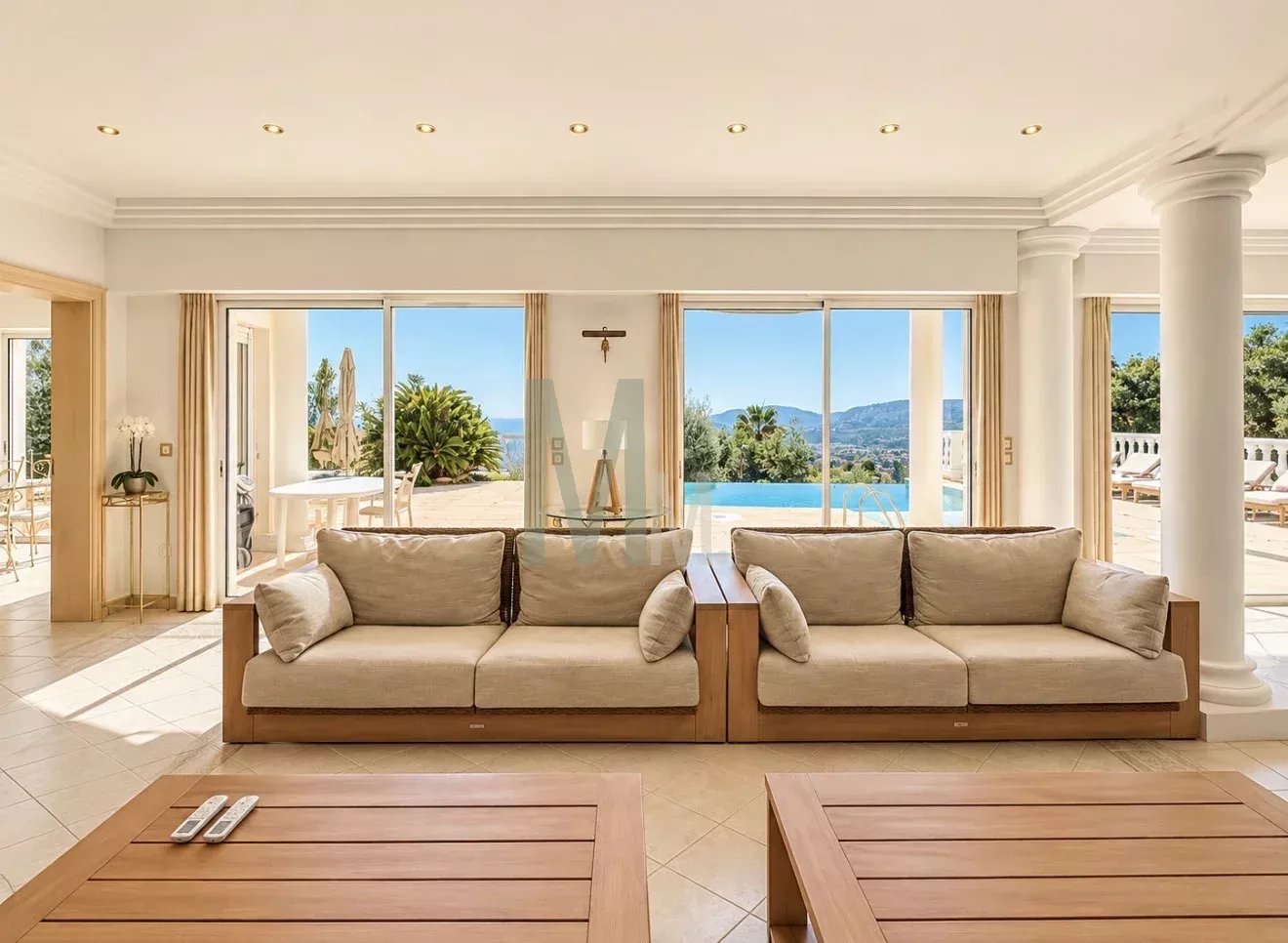 Villa vue mer avec piscine à débordement