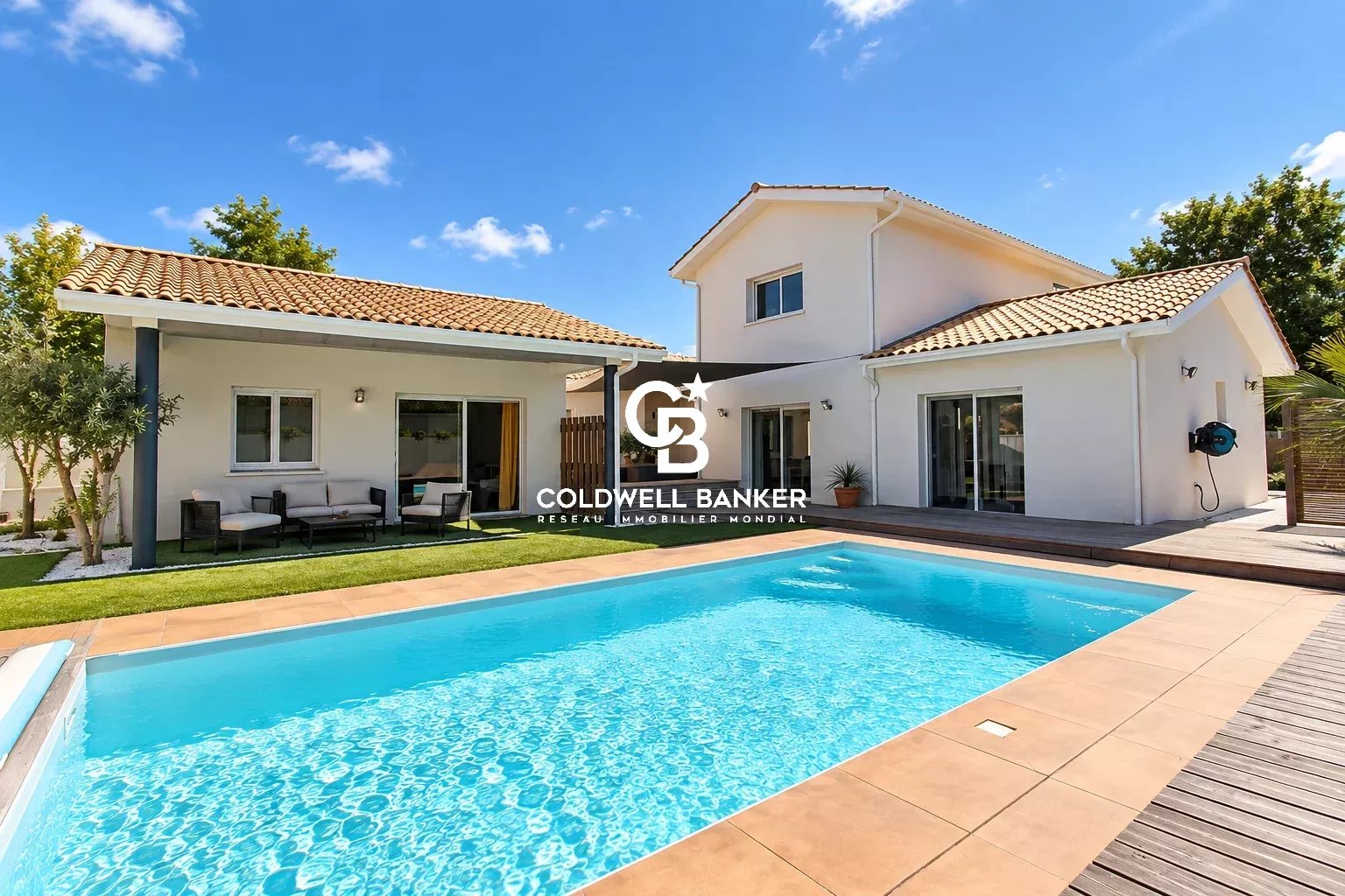 Contemporary villa – pool & spa – no overlooking