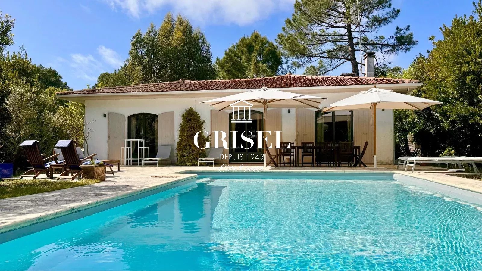 Spacious family home with pool in Petit Piquey