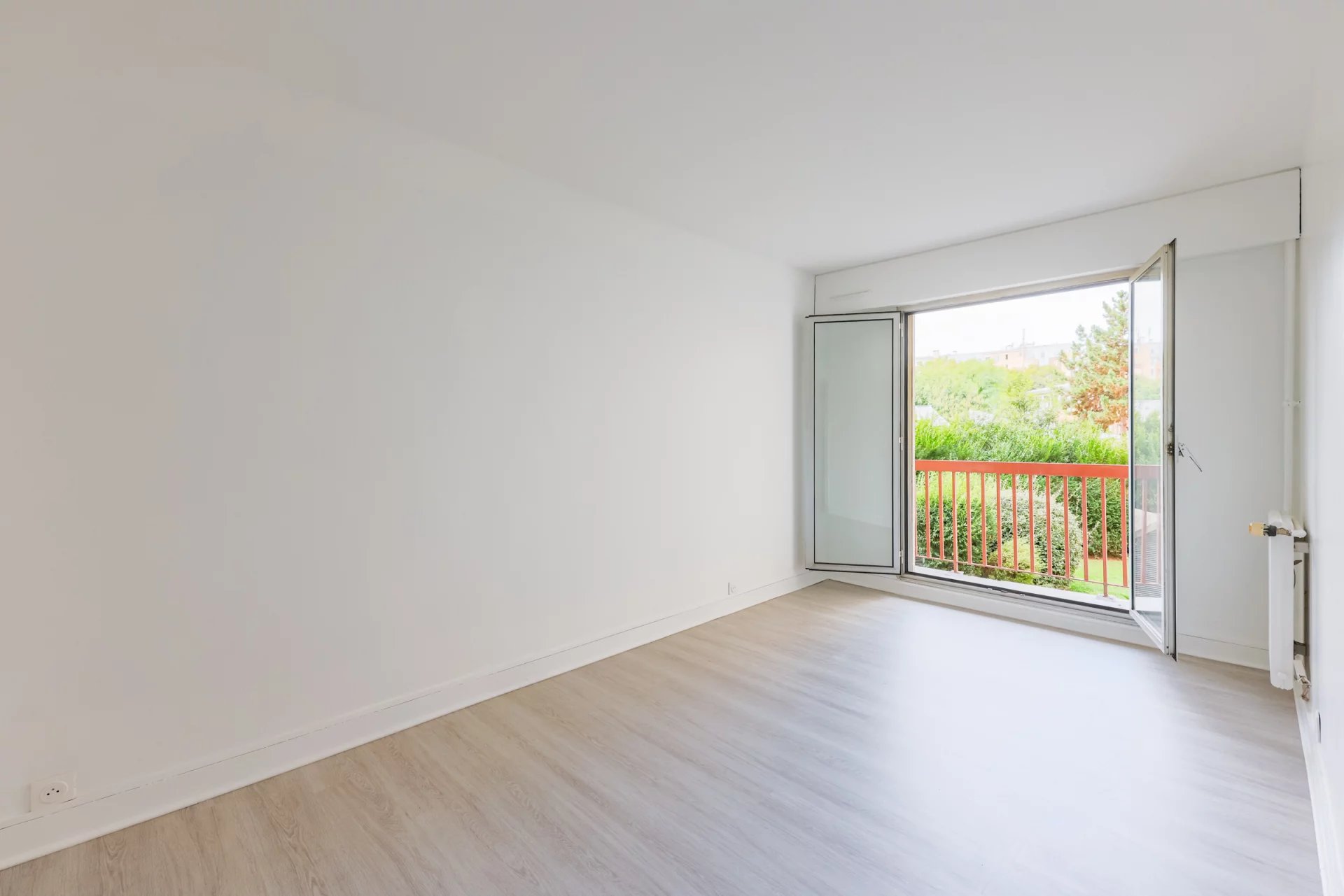 Paris 10e – Canal Saint-Martin / Quai de Jemmapes – 3 pièces de 73 m² avec balcon et parking
