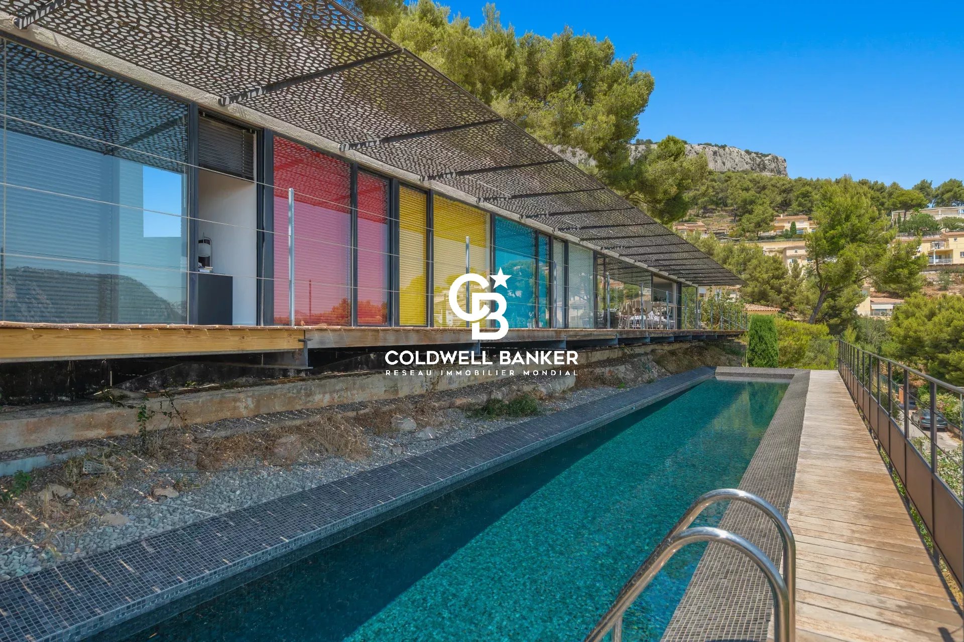 Villa Contemporaine vue mer. signée par l'architecteRudy Ricciotti. avec couloir de nage - 83000 Toulon