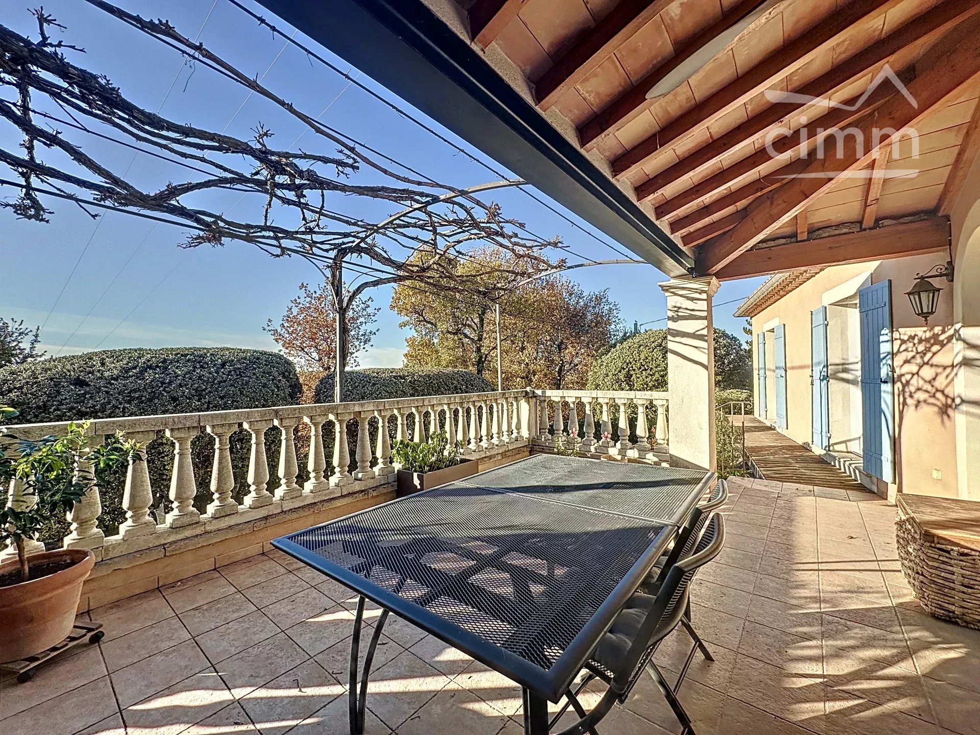 Villa avec vue dominante et piscine