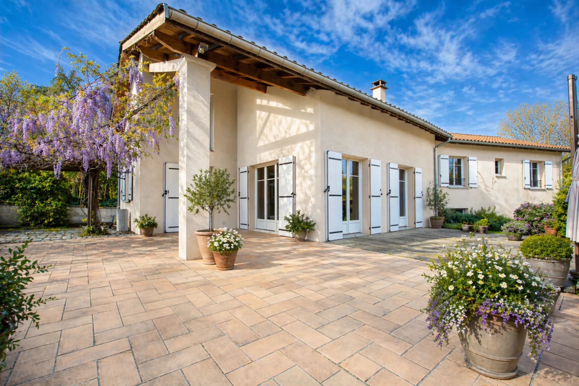 Grande maison - 6 ch. - 238m2 - grand terrain - calme et nature