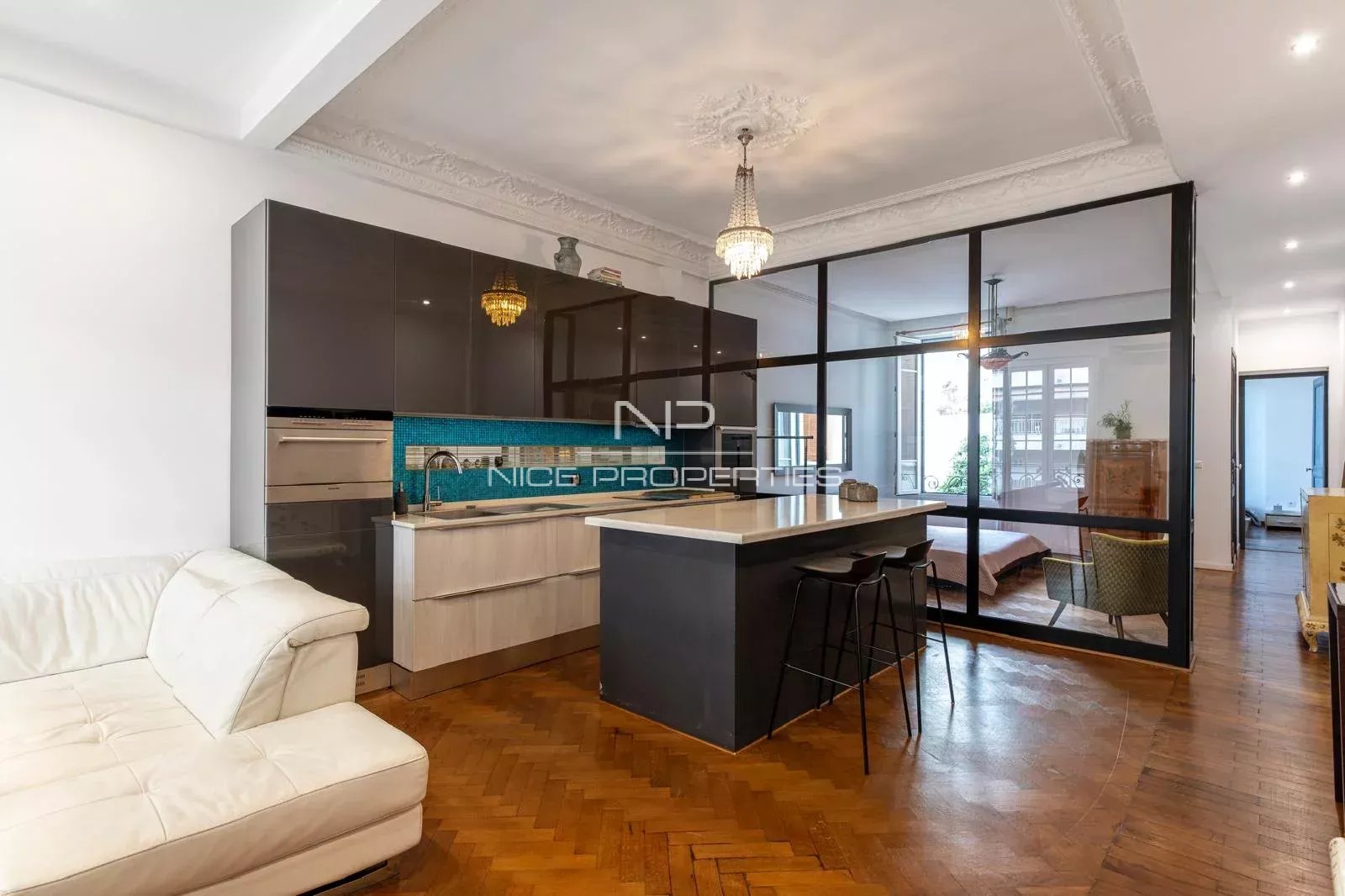 Proche Promenade, Hôtel particulier, 2 appartements 122 m2