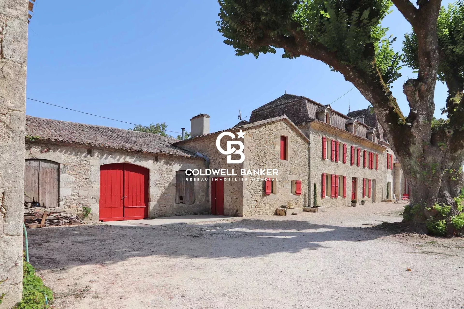 Château rénové, 38 hectares, nombreuses dépendances