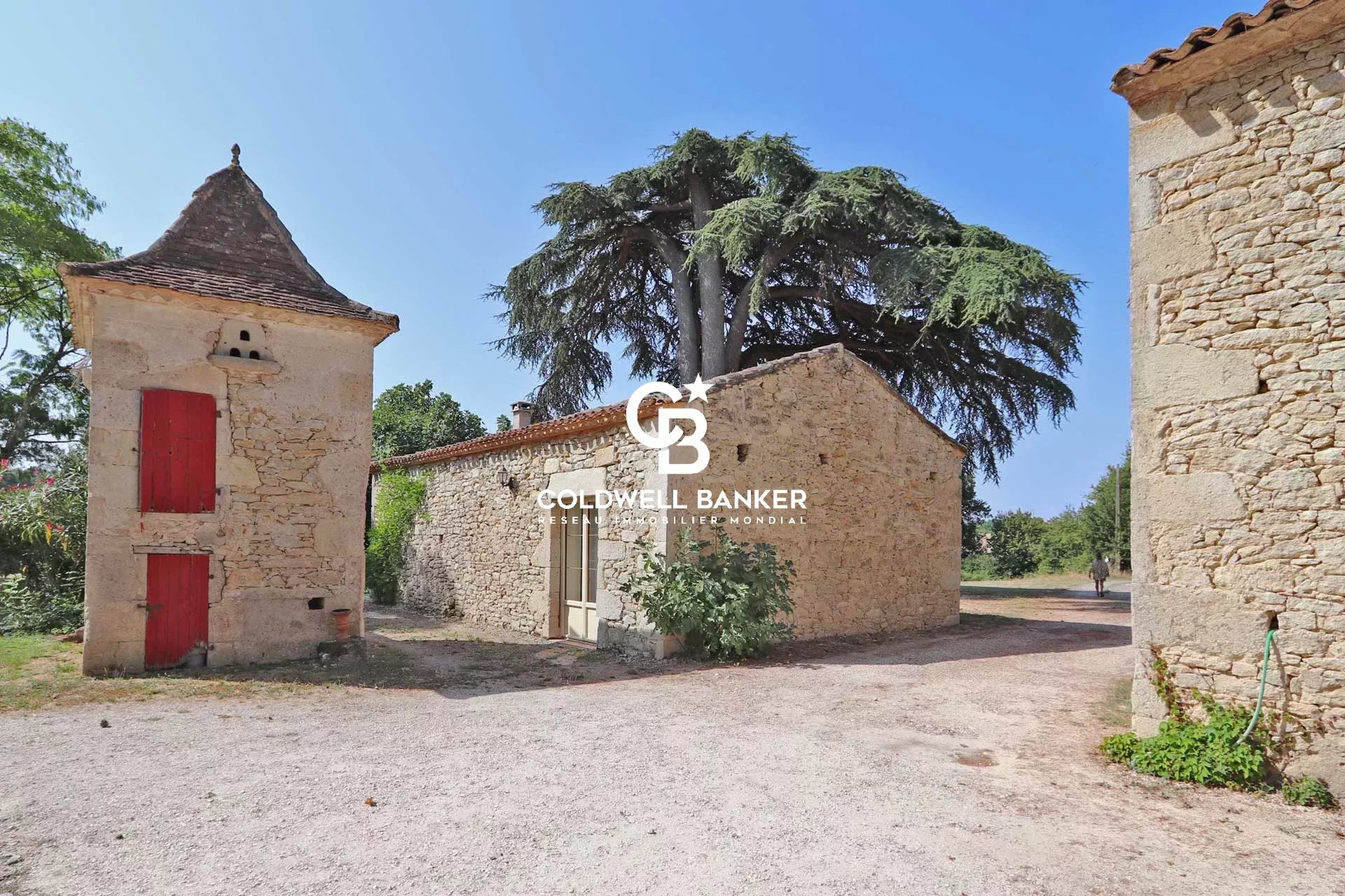 Château rénové, 38 hectares, nombreuses dépendances