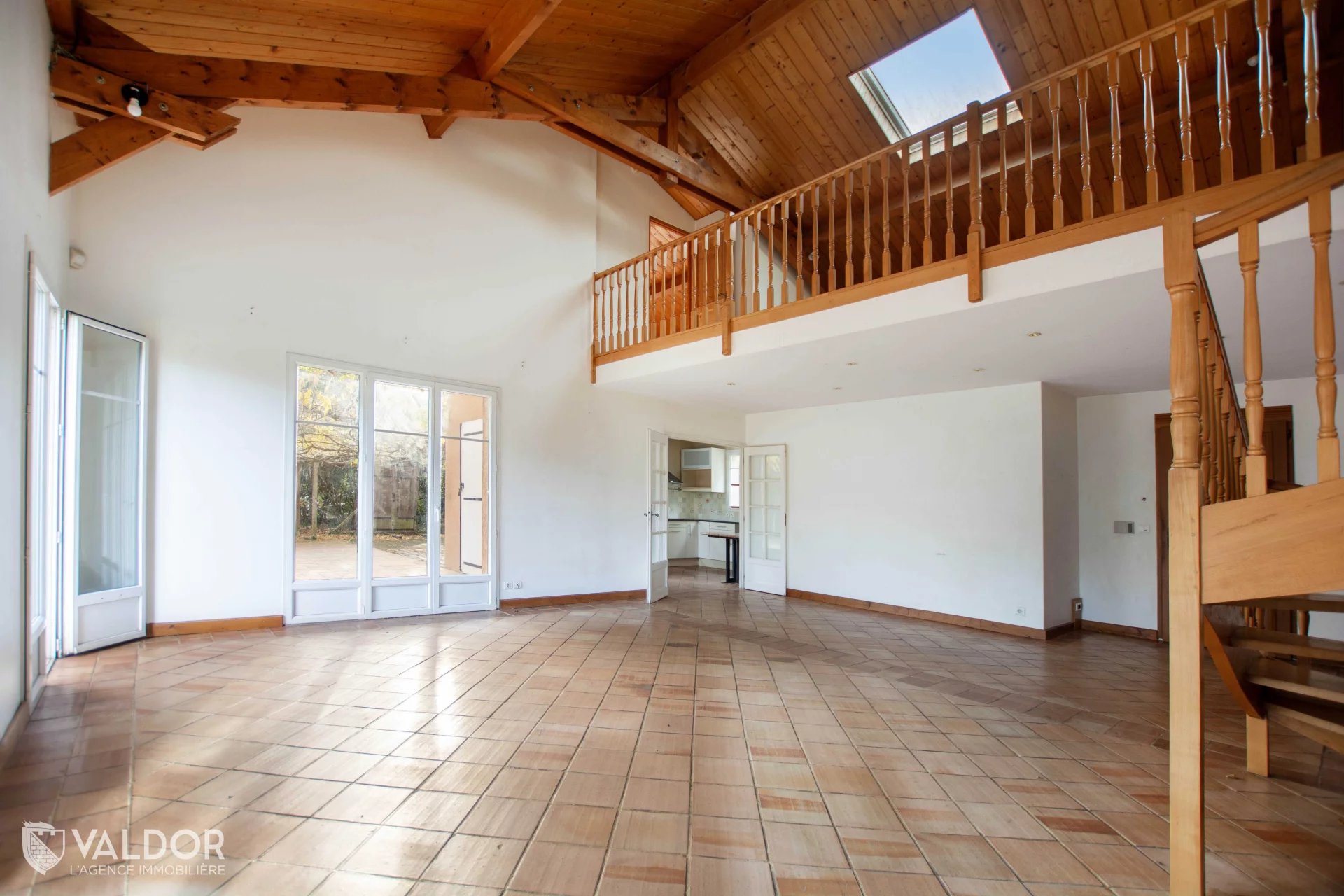 Grande maison - 6 ch. - 238m2 - grand terrain - calme et nature