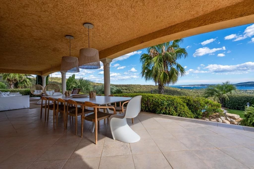 SUPERBE MAISON HAUT GRIMAUD