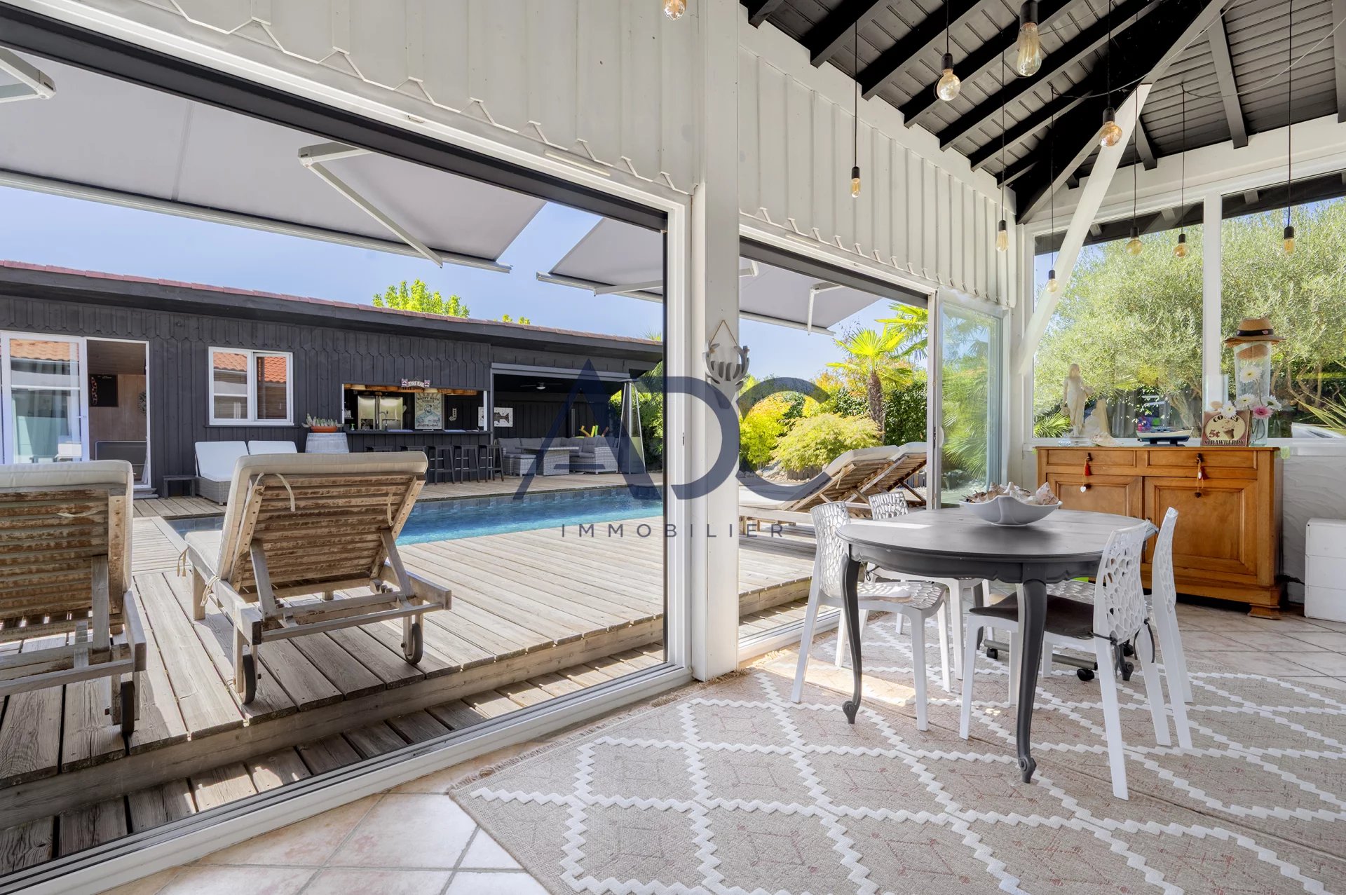 MARTIGNAS SUR JALLE - PROPRIETE D’EXCEPTION 210 m2 - PISCINE JARDIN EXOTIQUE GARAGE - ELEGANCE & ART DE VIVRE AUX PORTES DE BORDEAUX
