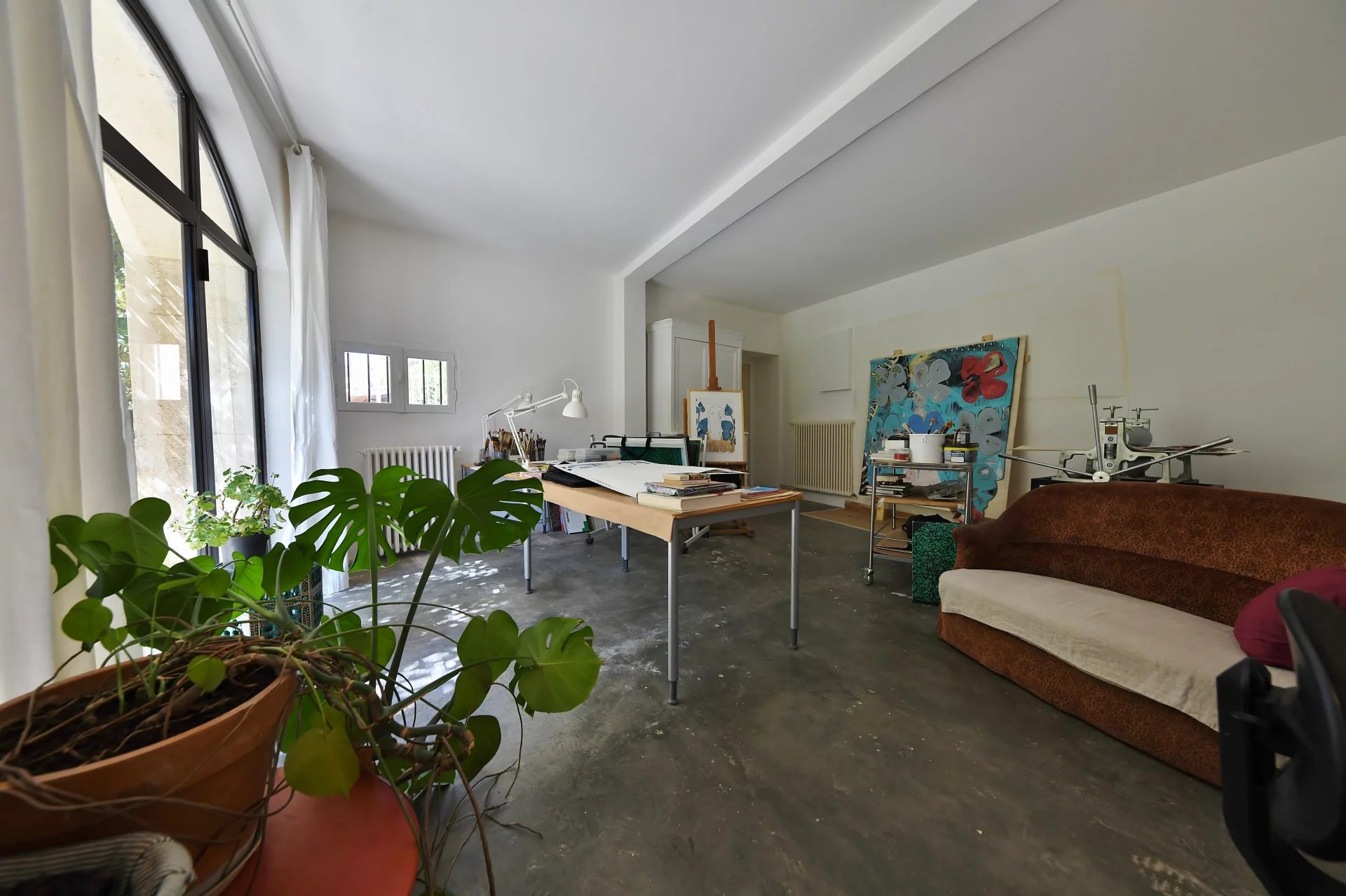 Maison de village avec jardin, bassin de nage et dépendance...