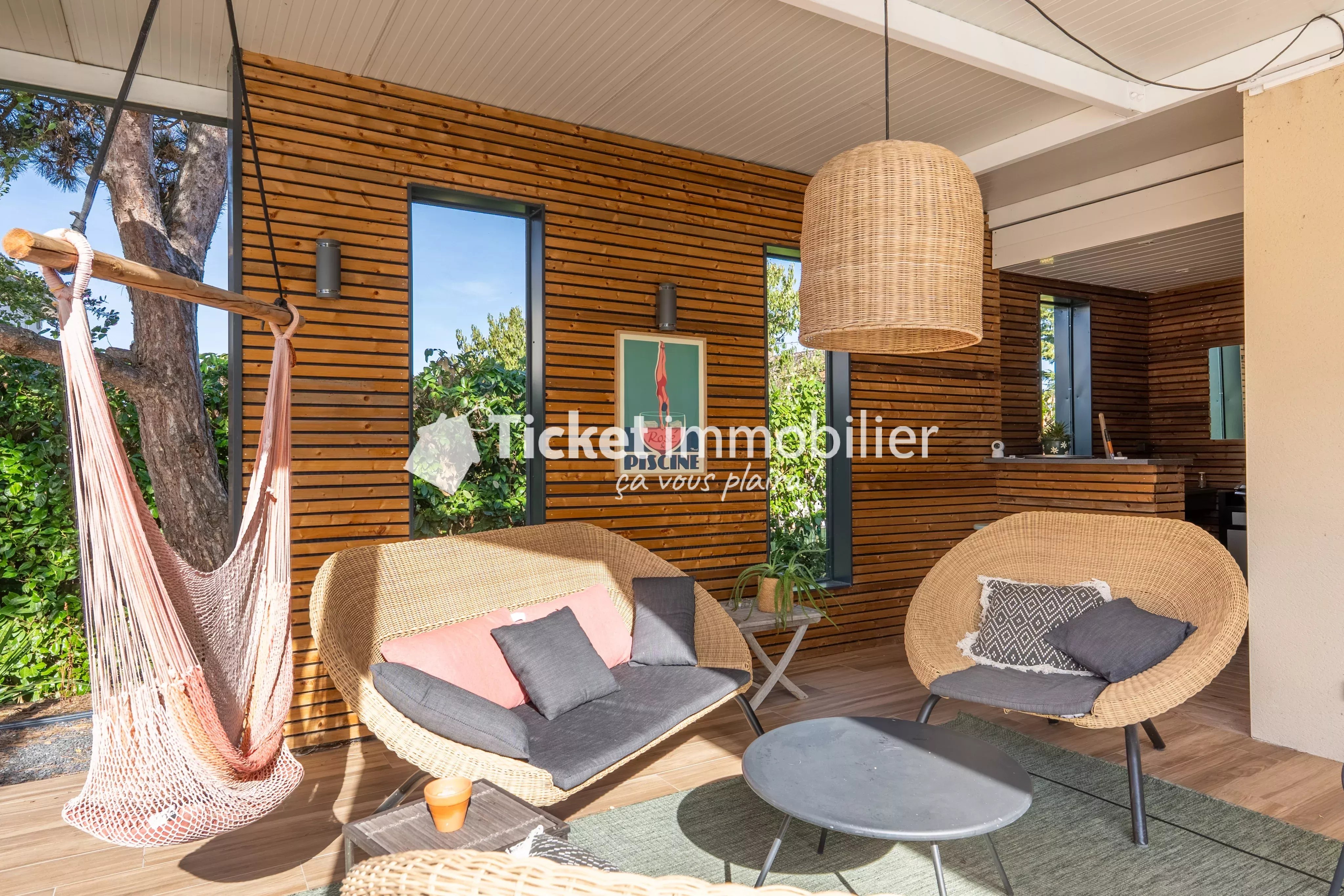 Villa 7 pièces de 304,16m2 avec piscine, carport hors couloir aérien
