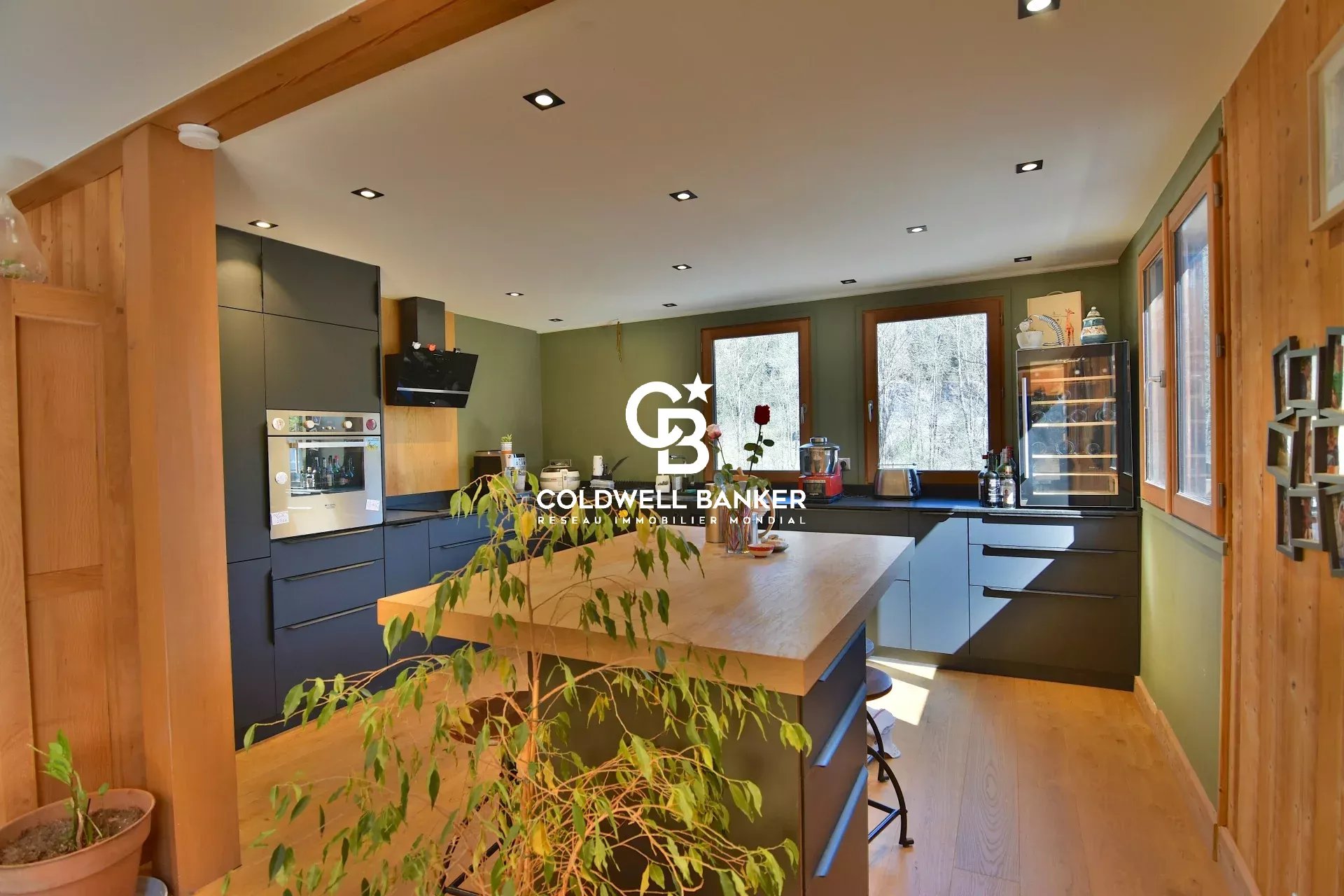 Propriété sur 2 niveaux avec bureaux et appartements - 197 m² - Les Houches