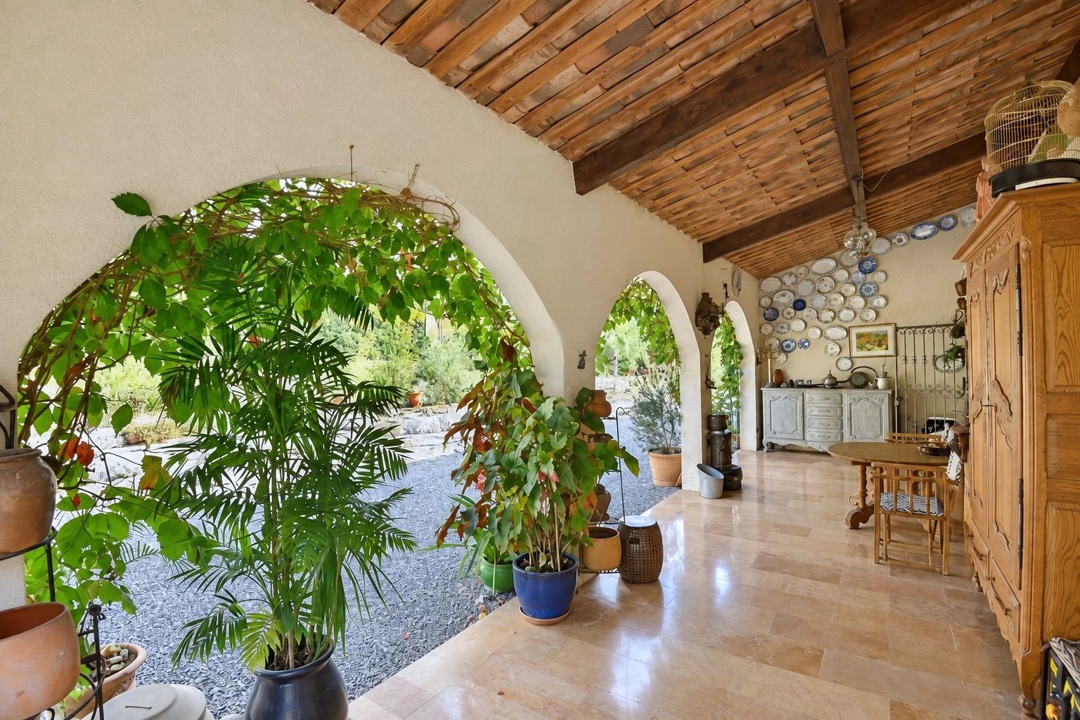 Tourrettes – Villa 220 m² avec piscine, studio indépendant et terrain de 5 840 m²