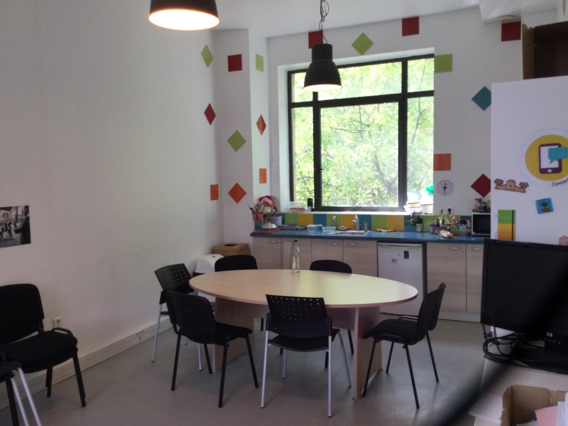 EXCLUSIVITÉ - IMMEUBLE 1 500 M² AVEC 6 PARKINGS