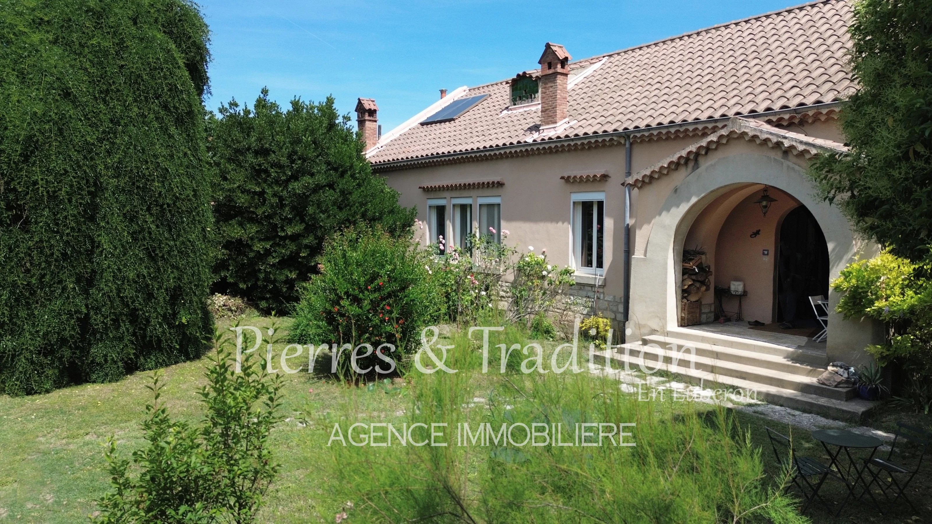 Exclusivité ! Magnifique propriété Aptésienne avec jardin et vue