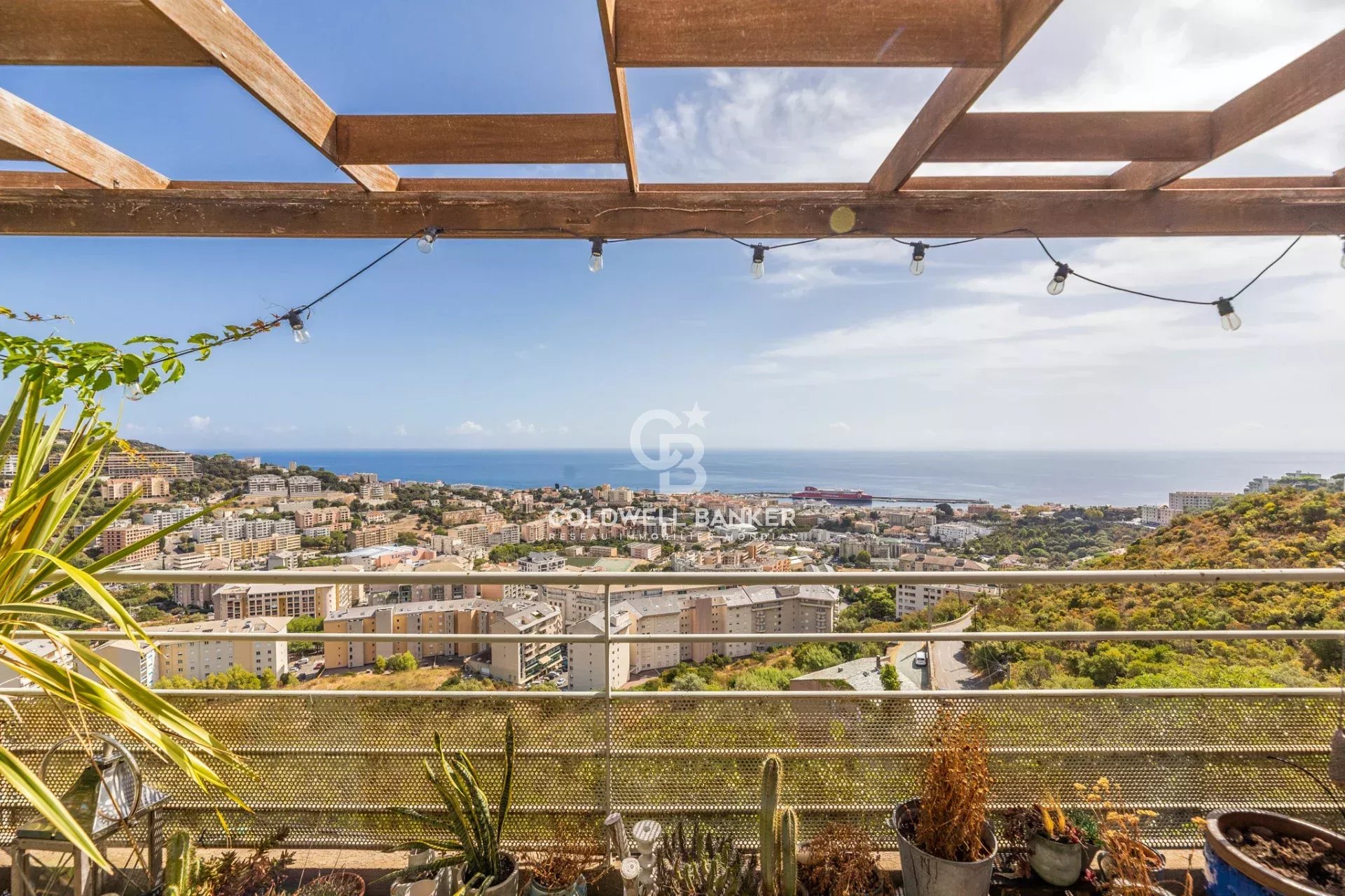 Exceptional Apartment with Panoramic Sea Views
