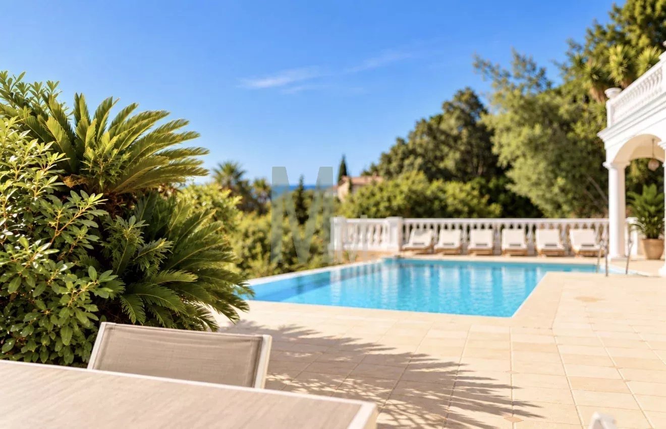 Villa vue mer avec piscine à débordement