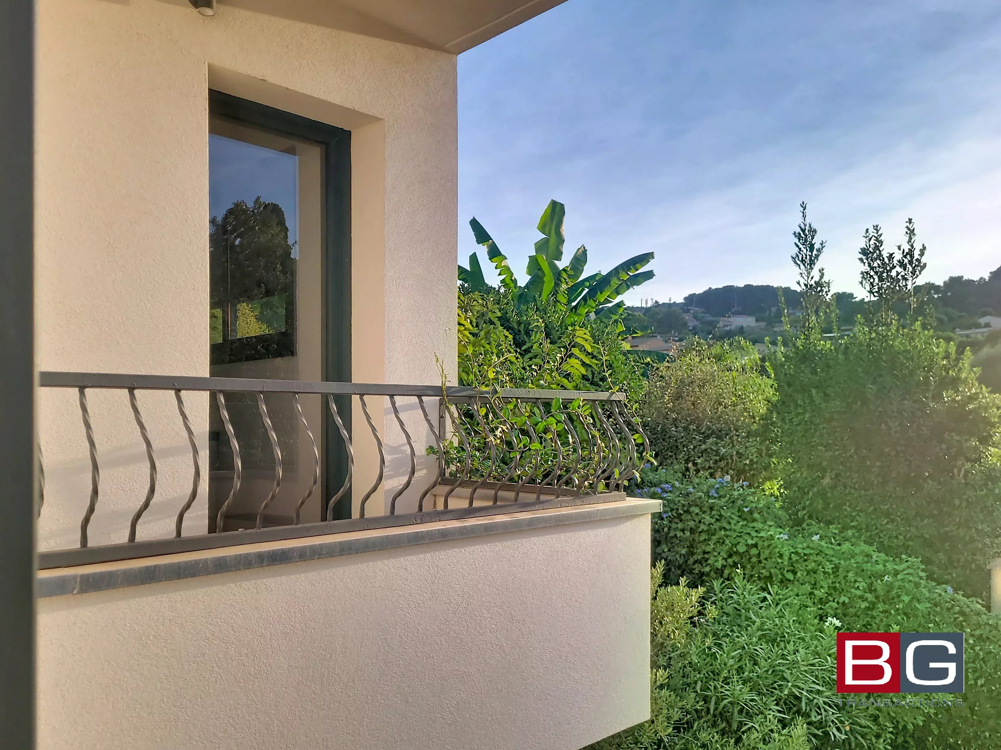 Vallauris "proche centre" Villa de style contemporain