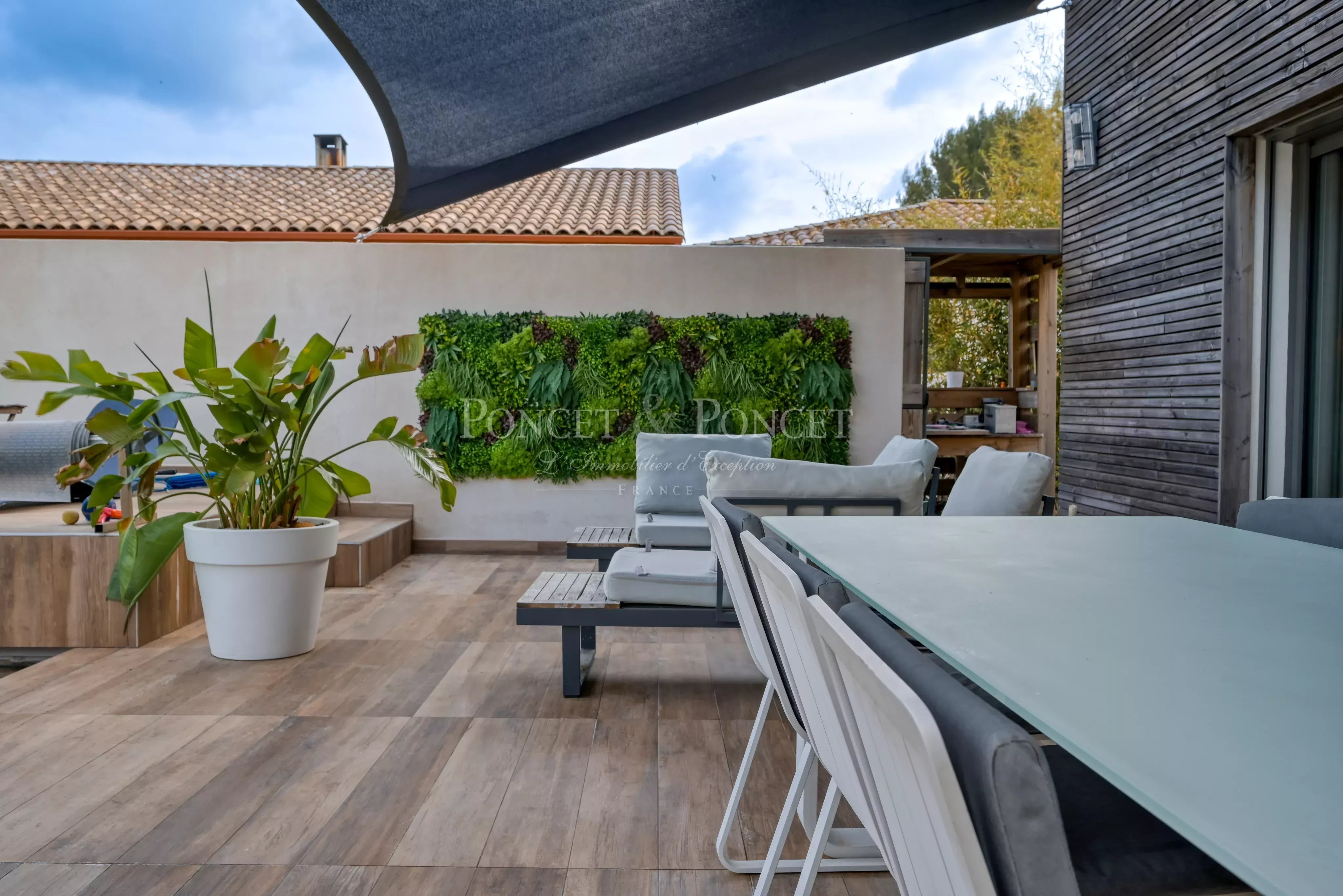 Maison moderne de standing avec piscine, jardin et prestations haut de gamme à Saint-Gély-du-Fesc