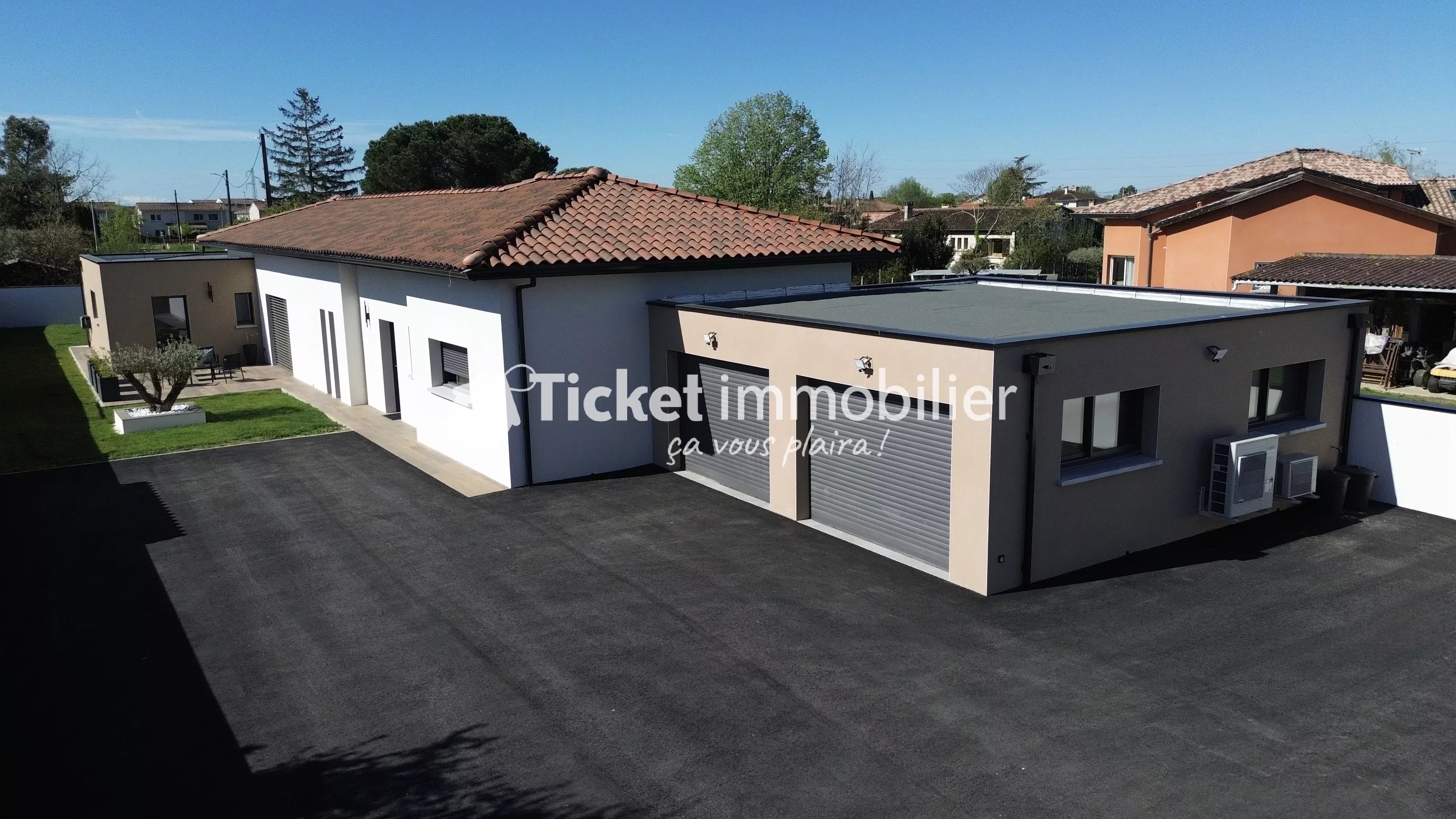 VILLA CONTEMPORAINE T4 160m2 NEUVE AVEC DOUBLE GARAGE, CLIMATISATION GAINABLE, SUPERBES PRESTATIONS, 1111m2 DE TERRAIN ...
