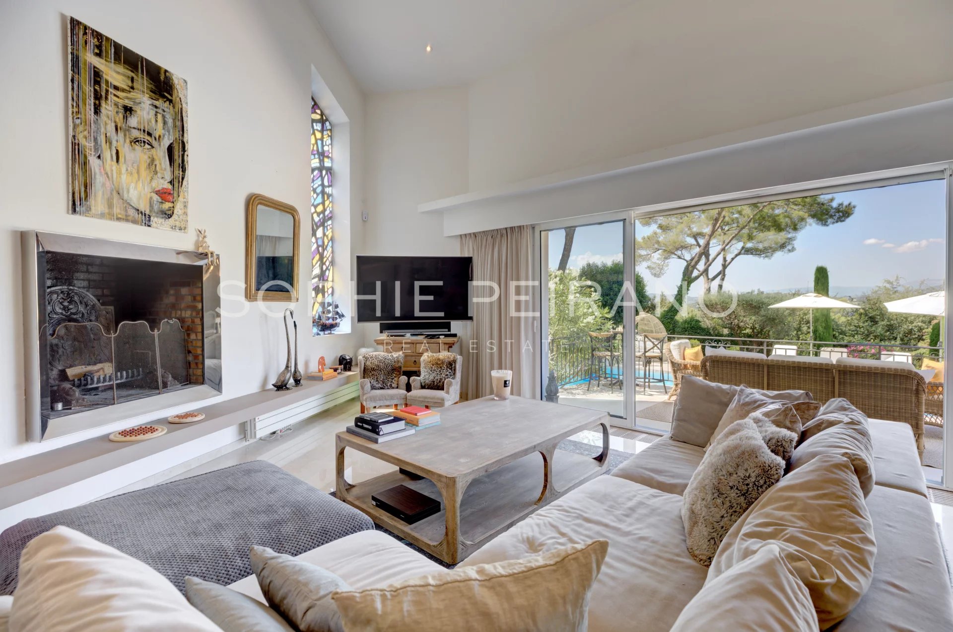 EXCLUSIVITÉ - VILLA NÉO-PROVENÇALE AVEC PISCINE