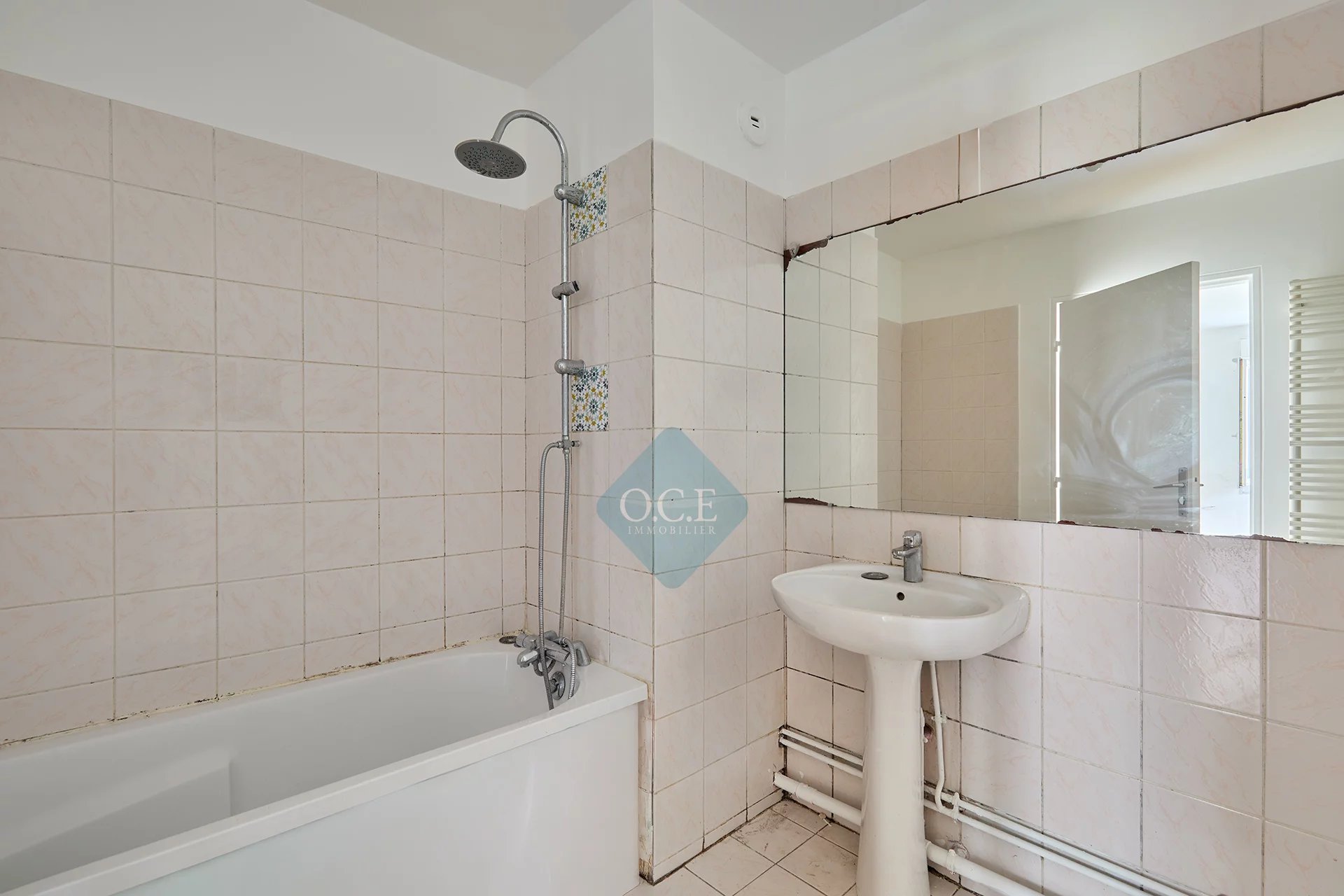 2-room apartment very bright, with parking