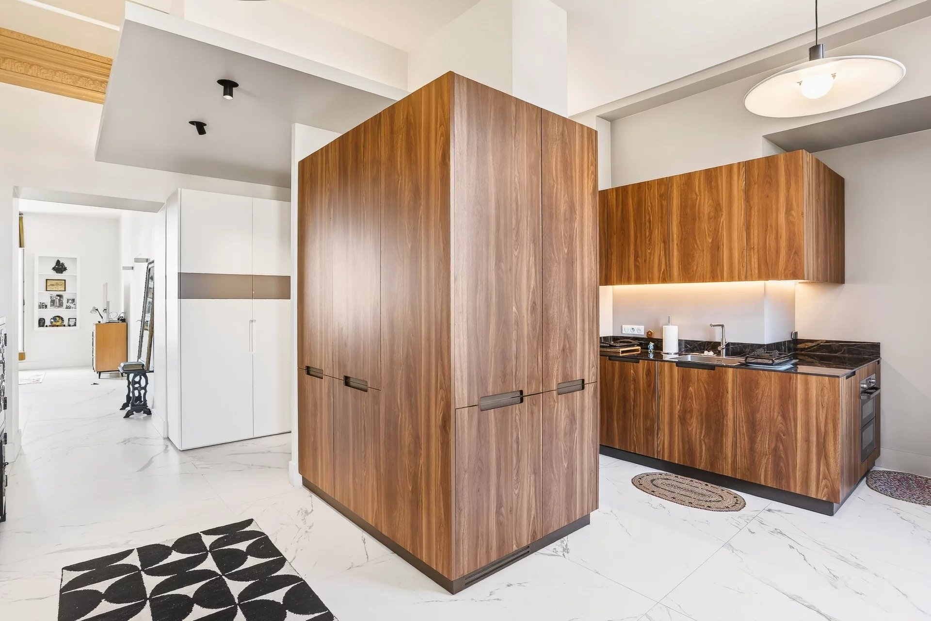Dernier étage – Appartement de luxe rénové avec vue mer panoramique