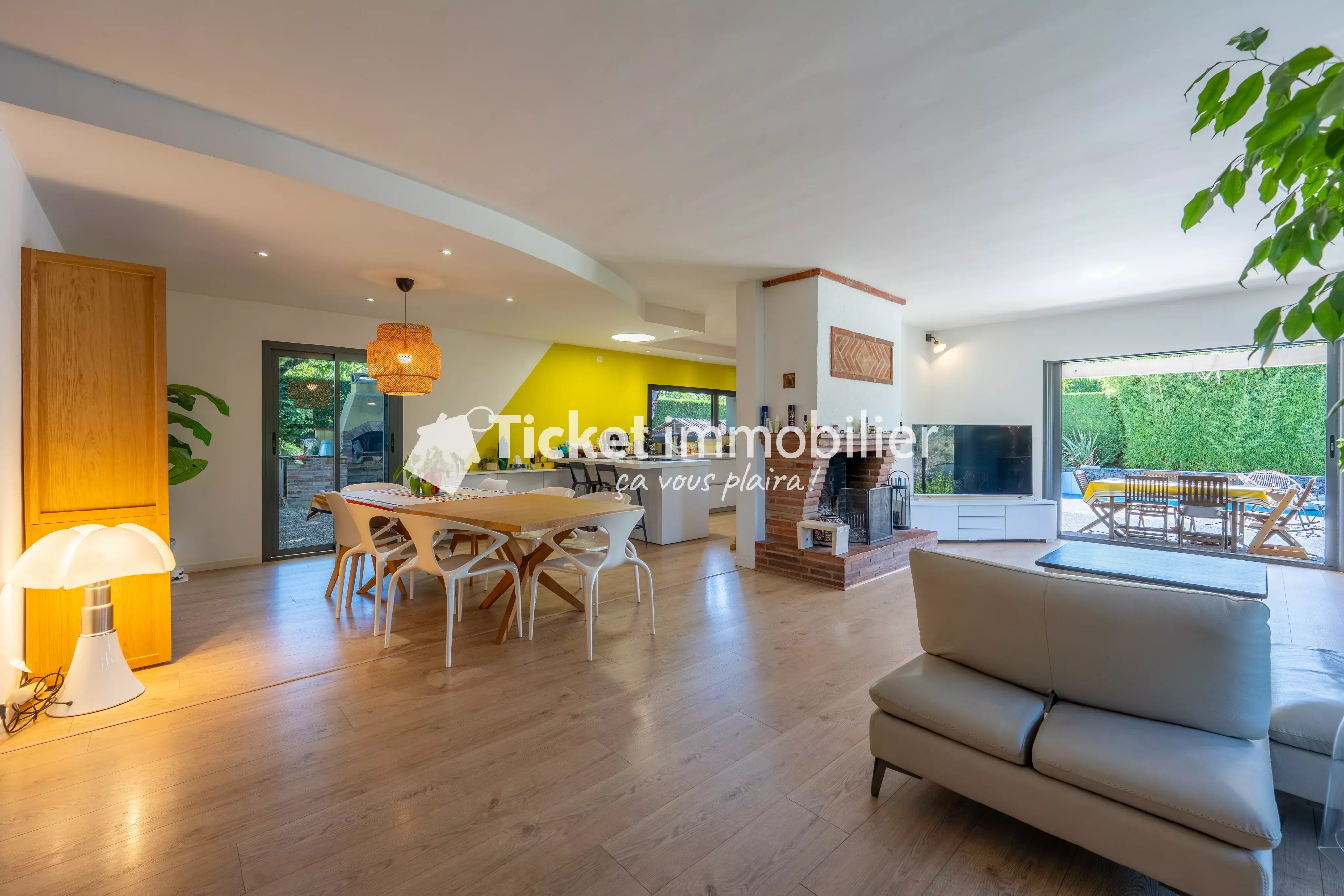 MAISON T7 235m2 AVEC PISCINE, GARAGE, TERRAIN ARBORE DE 1480m2, POMPE A CHALEUR NEUVE, DPE A, PROCHE TOULOUSE ETC ...