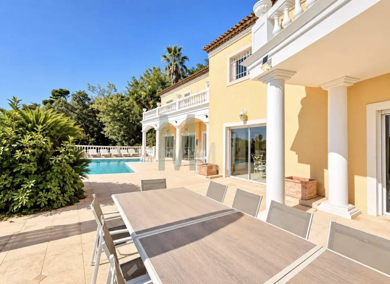 Villa vue mer avec piscine à débordement