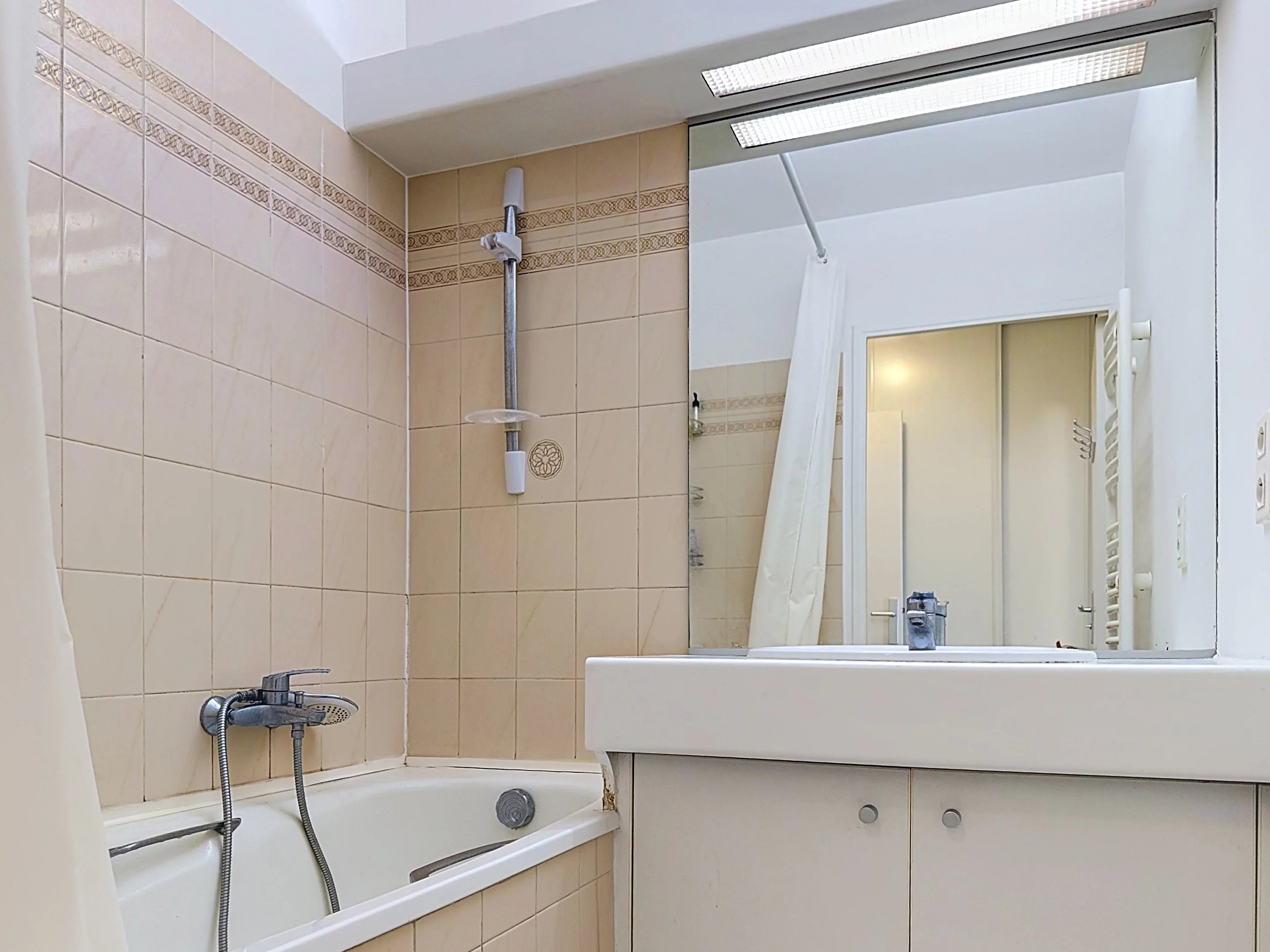 JUAN LES PINS - ENSEMBLE DE DEUX APPARTEMENTS – 102M2 - PISCINE PARC