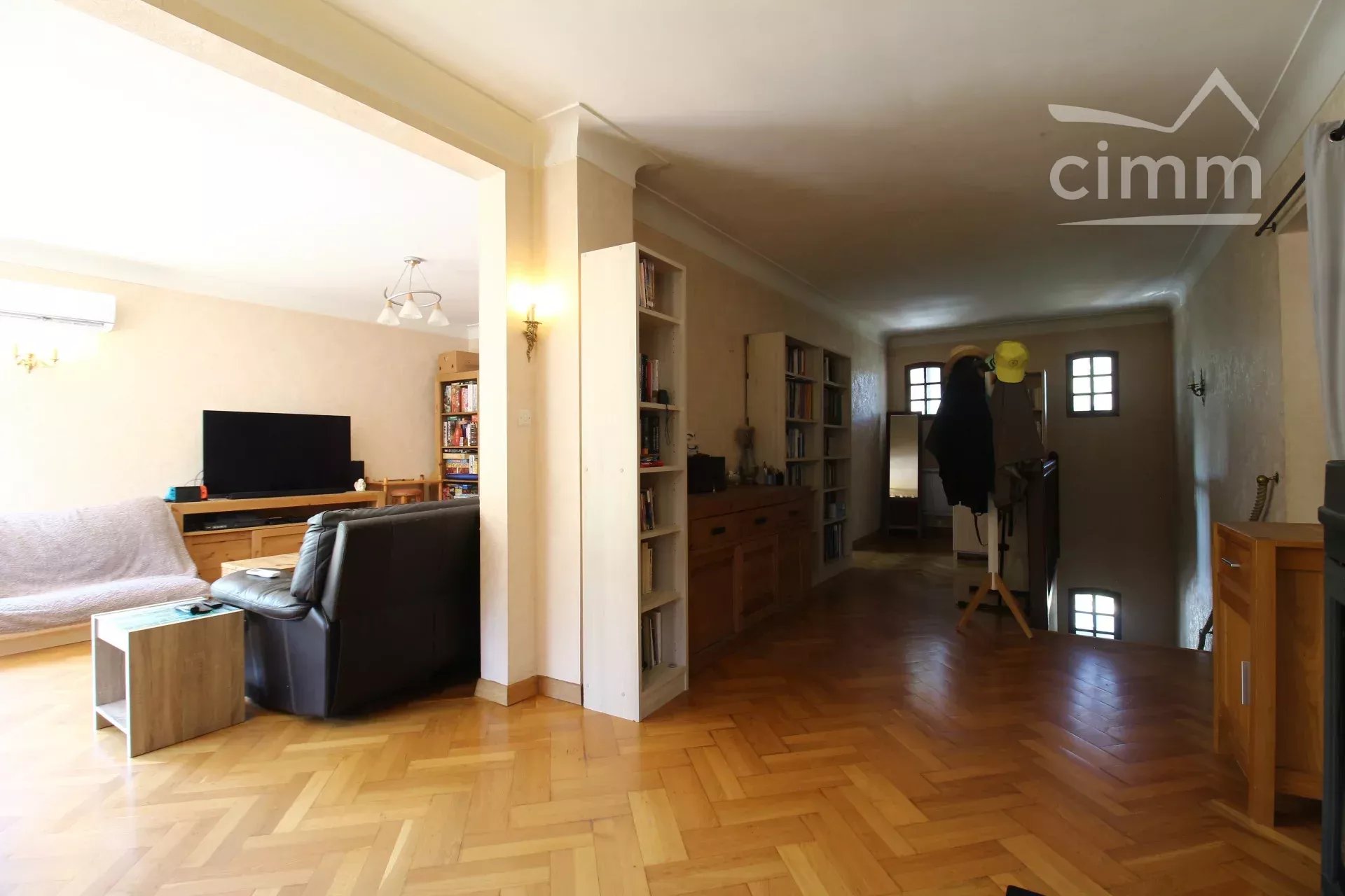Villa of 212 m² of living space with an independent dwelling on a 5340 m² plot
