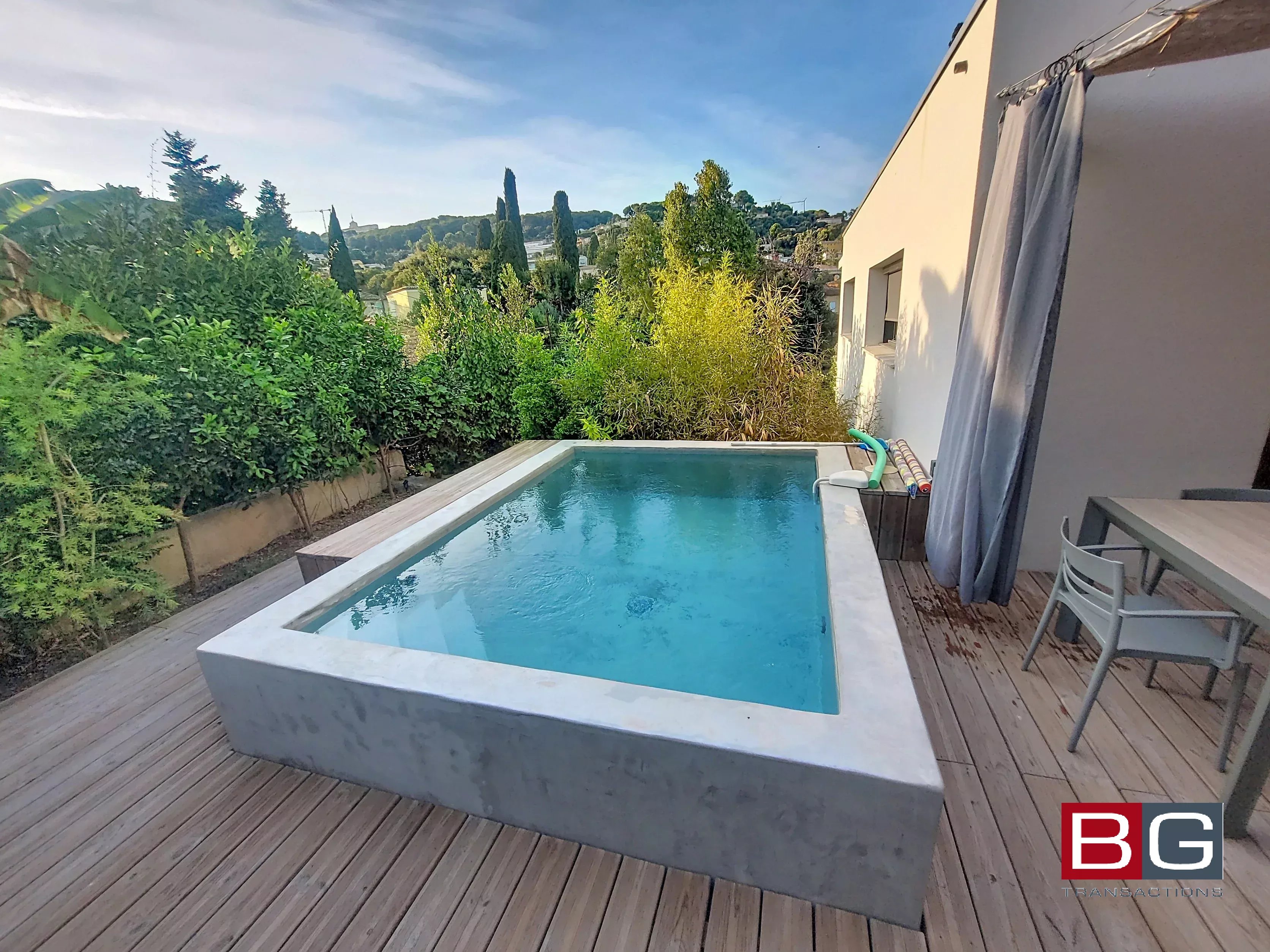 Vallauris "proche centre" Villa de style contemporain