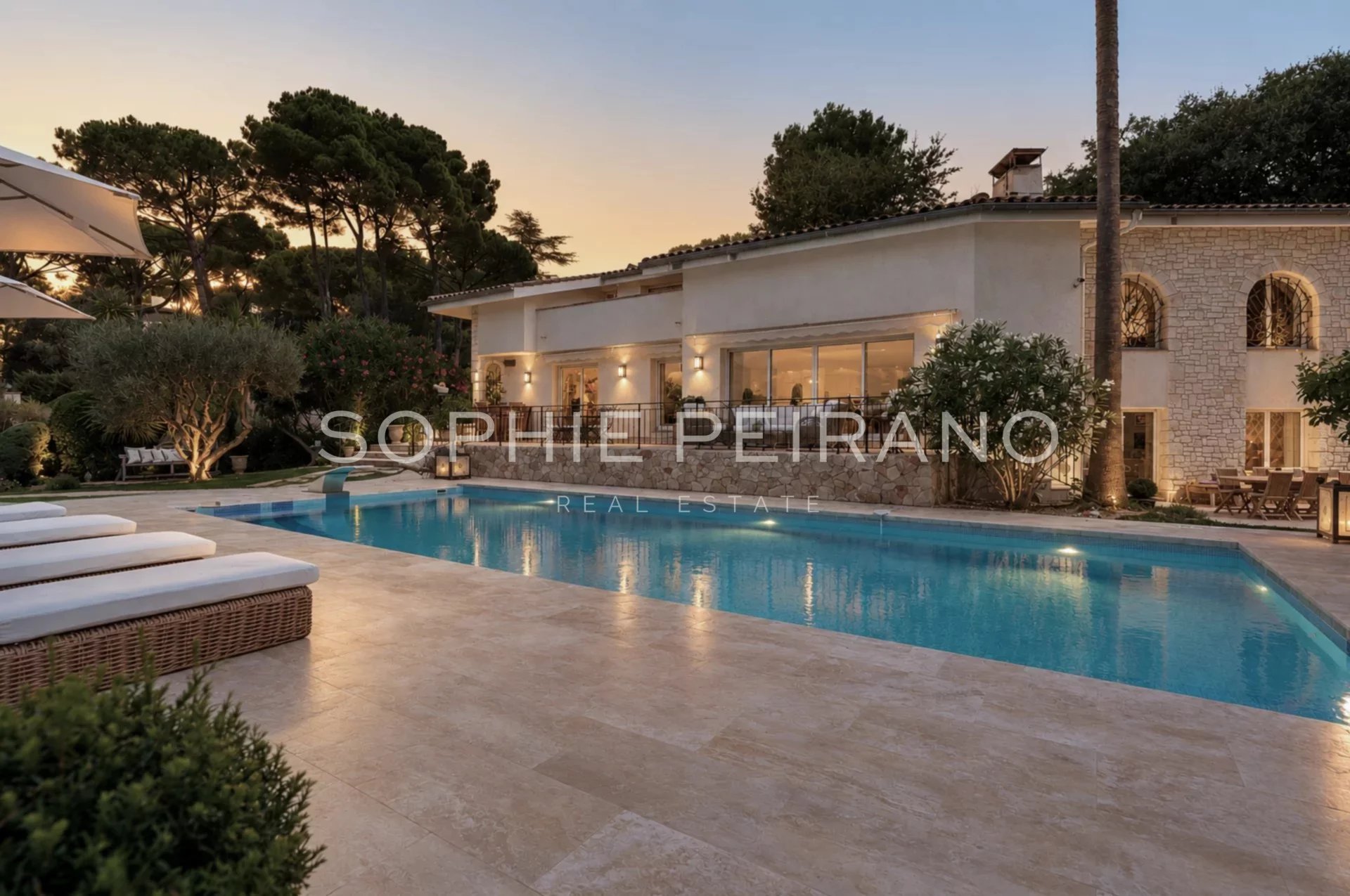 EXCLUSIVITÉ - VILLA NÉO-PROVENÇALE AVEC PISCINE