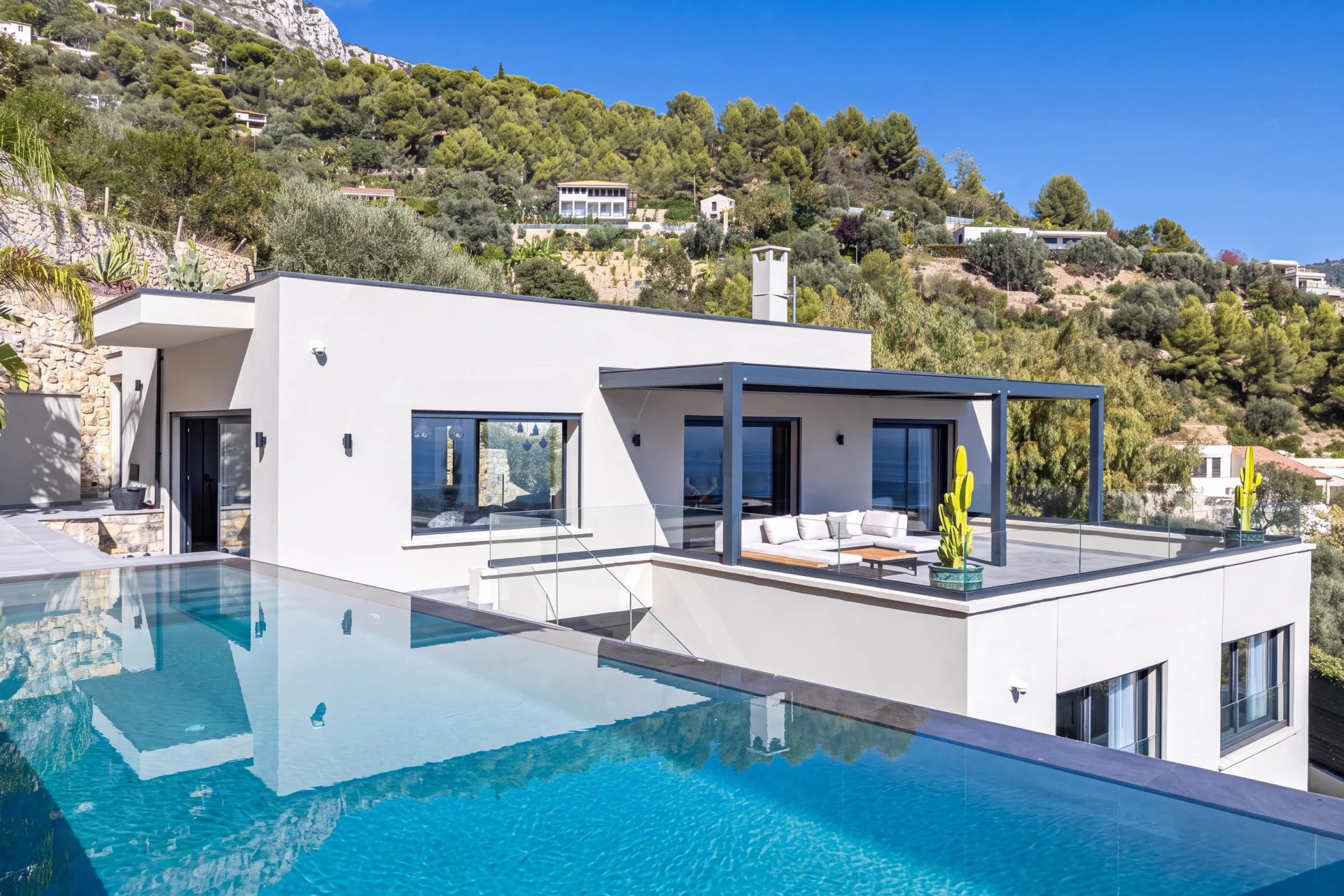 Èze – Villa contemporaine rénovée avec vue mer
