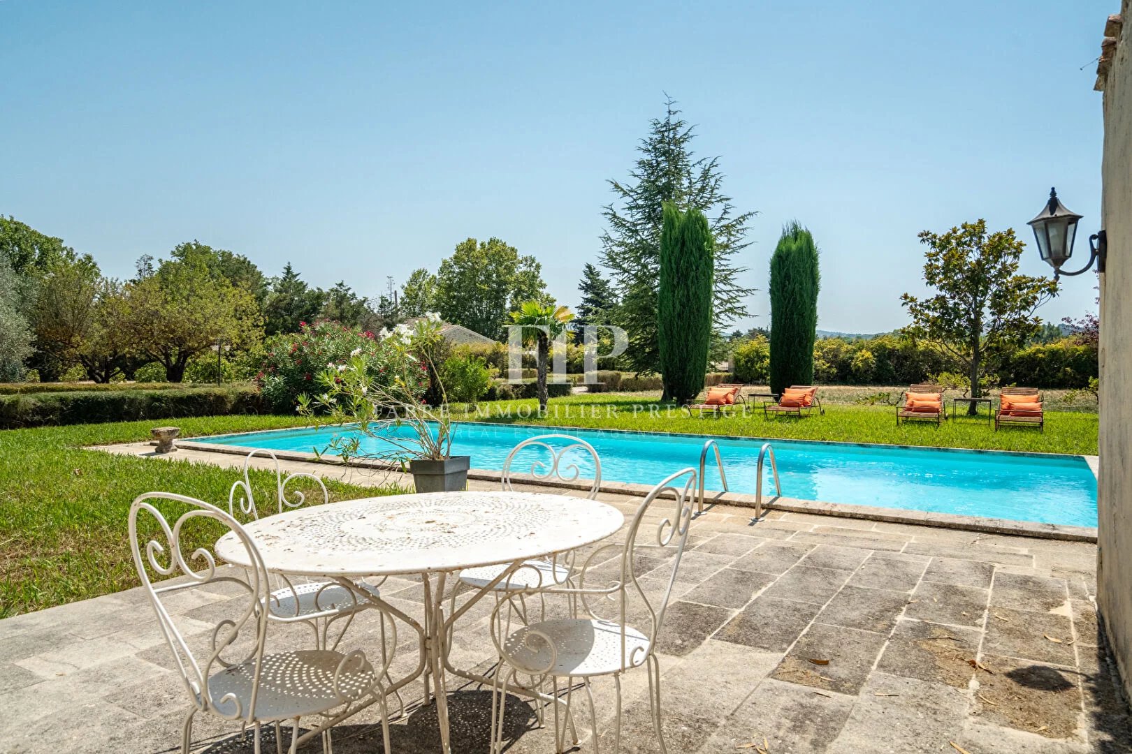 Mas/Magnanerie du XVIIIème siècle au coeur du Luberon - 490m2- Vues panoramiques proche Aix-en-Provence-Lourmarin et Avignon