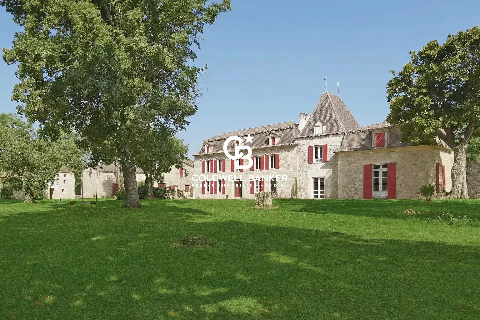 Château rénové, 38 hectares, nombreuses dépendances