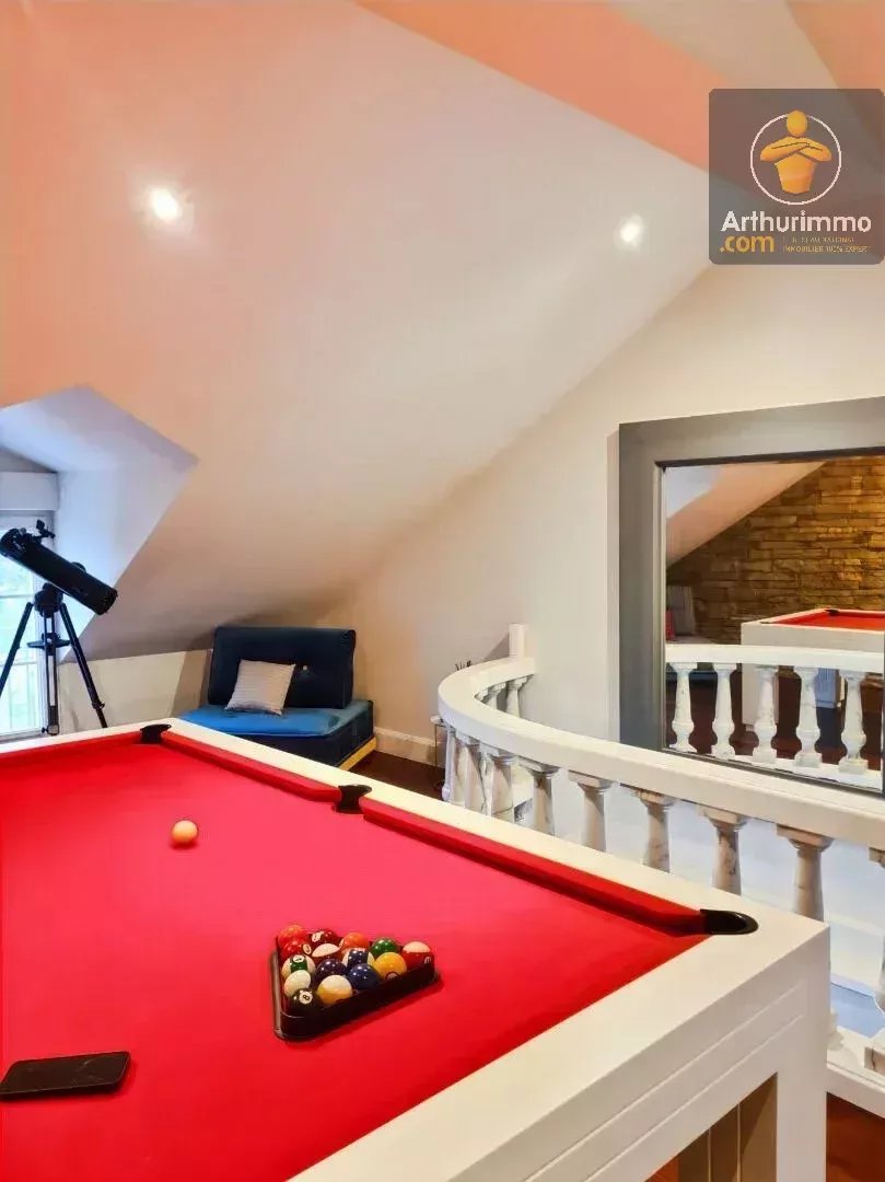 Maison de 230 m2 aux belles prestations,  proche Beaugency